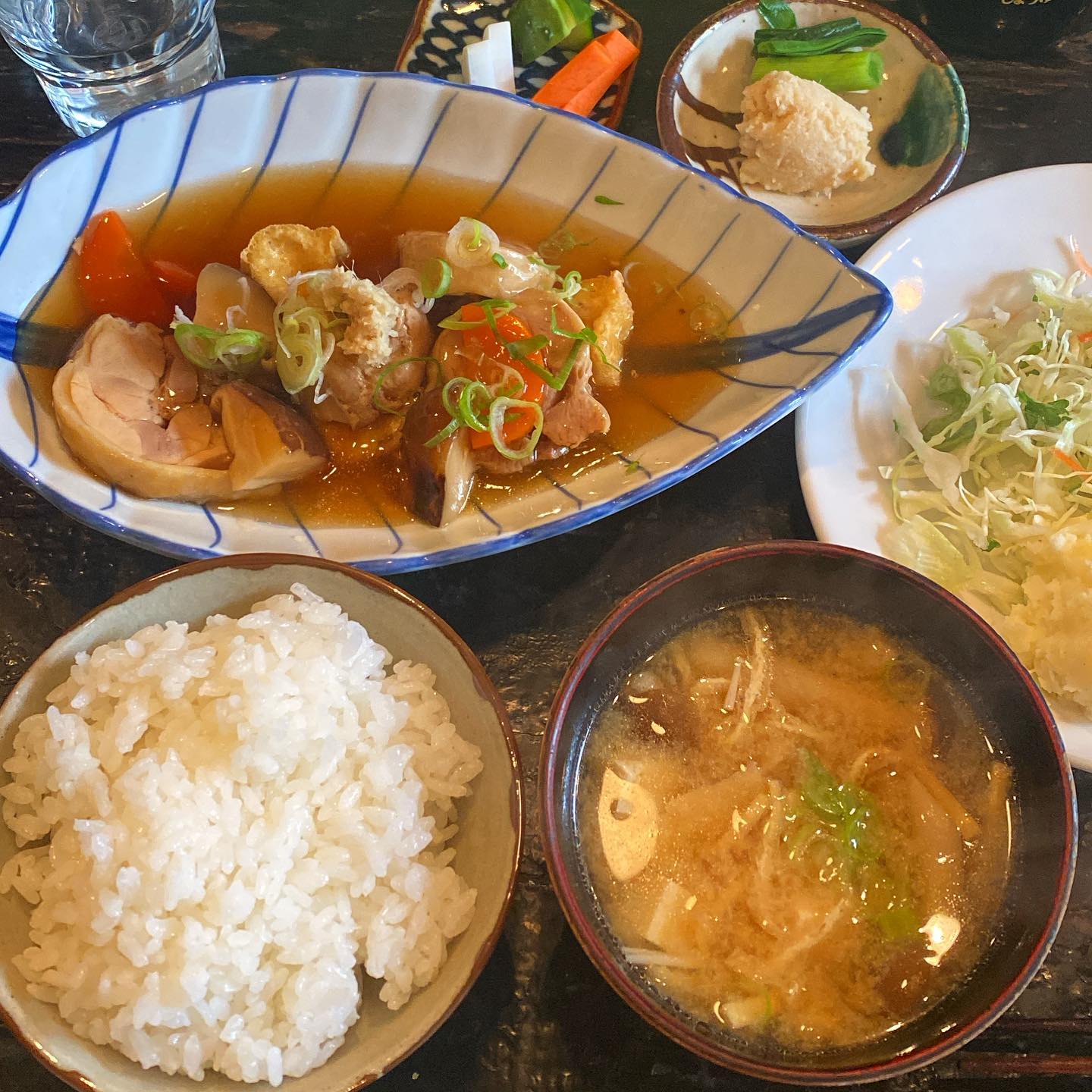 定食あさひさんで、圭子ちゃんと正しい昼ごはん。蒸し鶏と厚揚げの甘酢あんかけ定食。