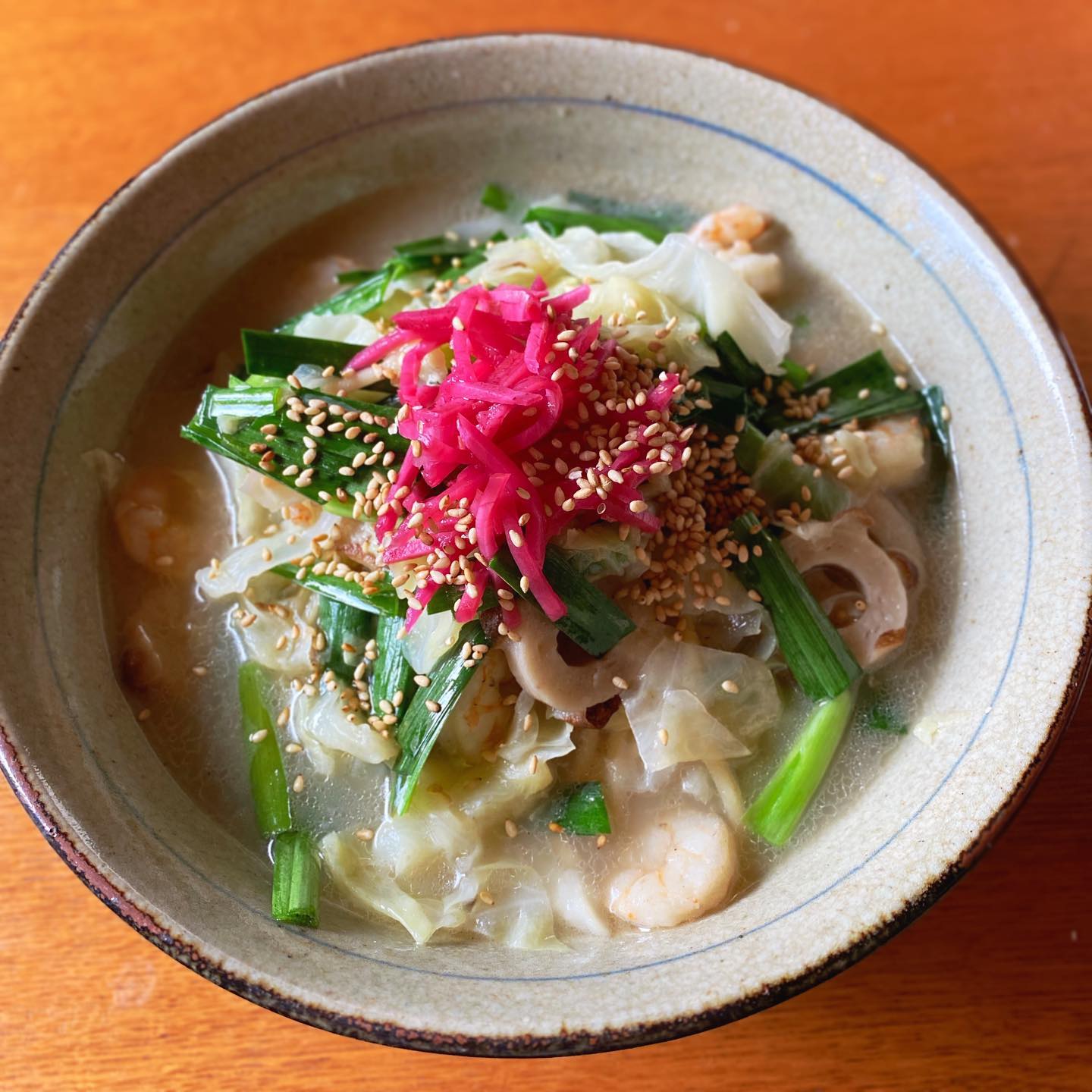 この暑いのに、ちゃんぽん。okayanのこだわり麺類お取り寄せシリーズ。狩野食品の平戸あごちゃんぽん。麺も美味しいけど、あご出汁がまた美味しい。キャベツとニラたくさん、エビとちくわ。
お墓参りに行こうと思っていたのに、近隣のカーシェアはフル稼働。明日に予約してお墓参りは明日に延期。