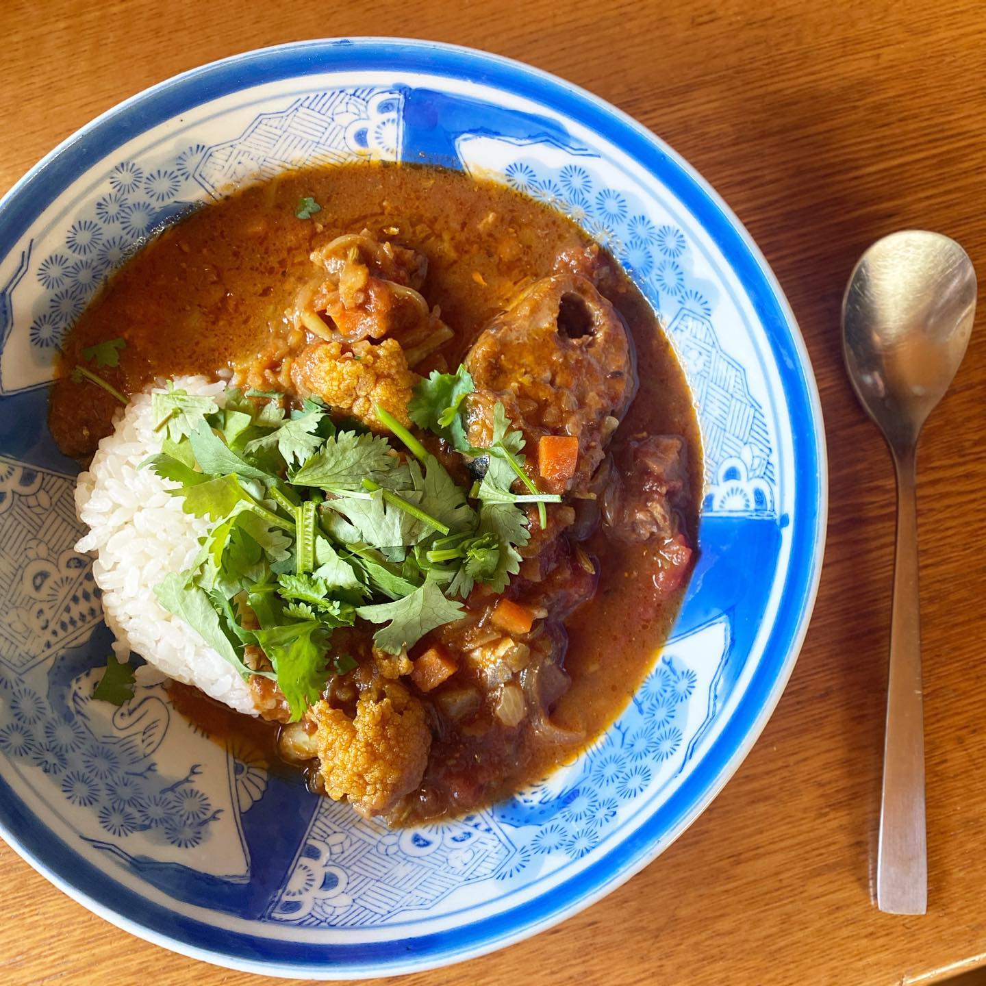 飲んだ次の日はカレーが食べたい。
クロコから誕生日にもらった表参道スパイス研究所のスパイスで、サバとカリフラワーのカレー！ささっと作れて美味しい。