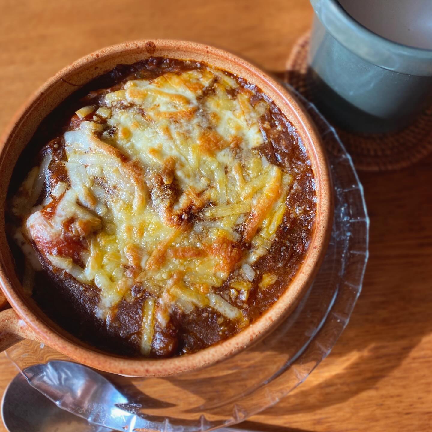 正月料理も飽きて来たな…飽き性のワタクシ。ツレアイokayanが大晦日に大量に作ってくれたビーフシチューをドリア風にして昼ごはん。夜は元スタッフにゃんさんが旦那さんを連れて遊びに来る。ワインに合うつまみ作るぞー！