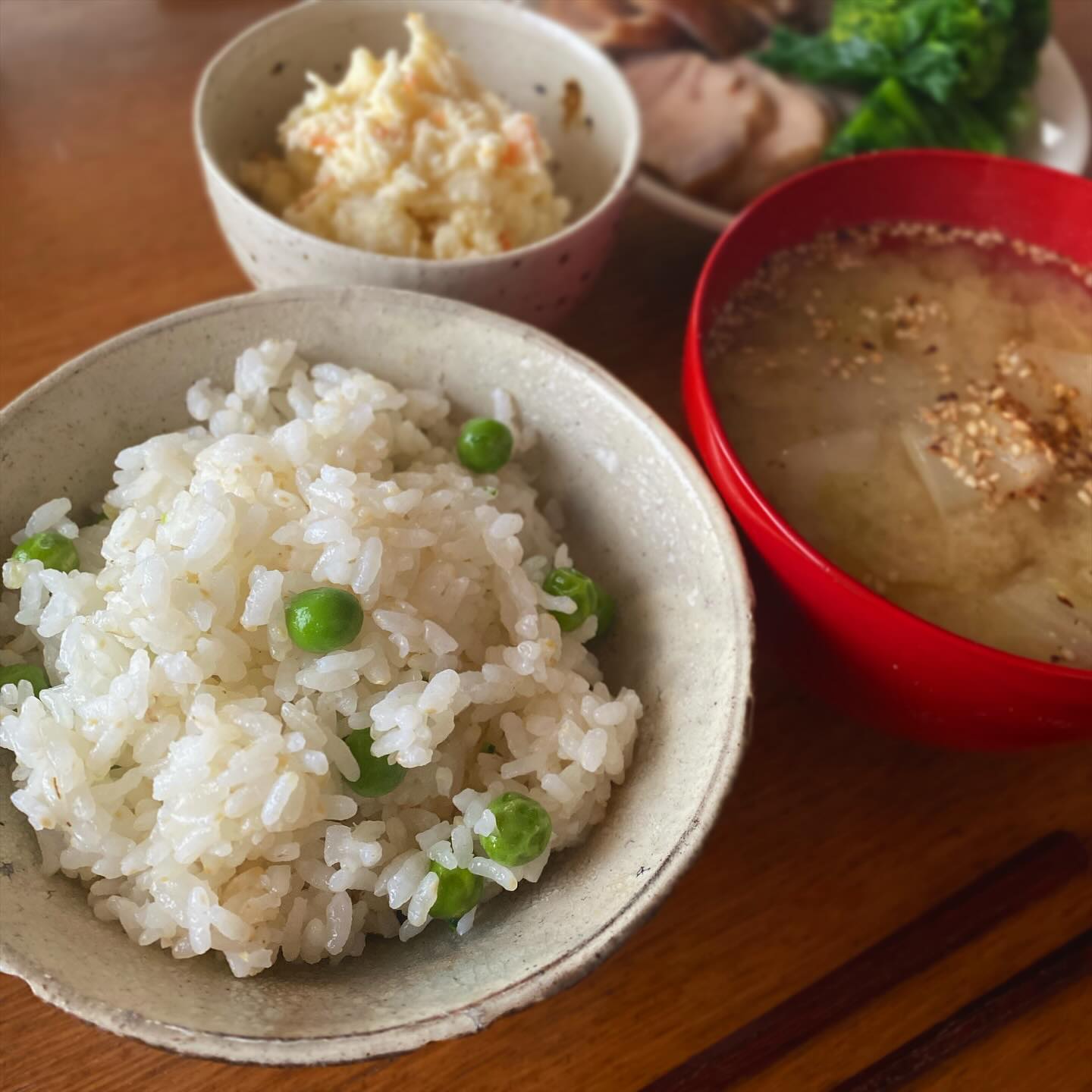 昨日はお昼ごはんを食べたあと、恵方巻きの疲れがどっと来て、昼寝、からの昼寝、そして夜ご飯も食べずに床につく…寝過ぎて腰が痛くて早起き、朝から豆ごはんを炊く。
今日の夜はリトスタ大学生スタッフチームが飲み会に来る。何作ろっかなー