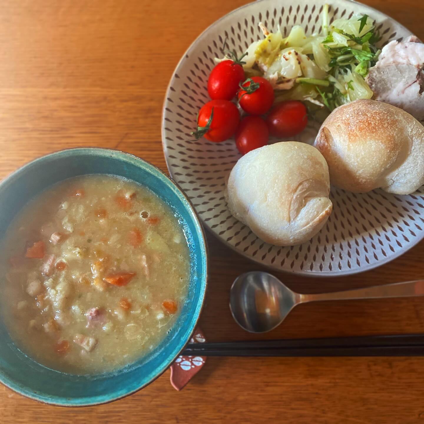 春のチカぱん祭りお疲れ様でした〜の、定休日。自分が食べたいから作ったカルビュール。少しだけ残って持ち帰れてよかった一部のお客様にめっちゃ評判がよくレシピを聞かれる。感覚で作っているから感覚を伝える。スープを作る時レシピってないなぁ。
チカちゃんのまるぱんは一番シンプルで一番美味しい。ちかこさんが発案の3.11募金企画、今年は能登にも寄付が行くことになった。これからも忘れずに、細々だけど続けて行きたい。