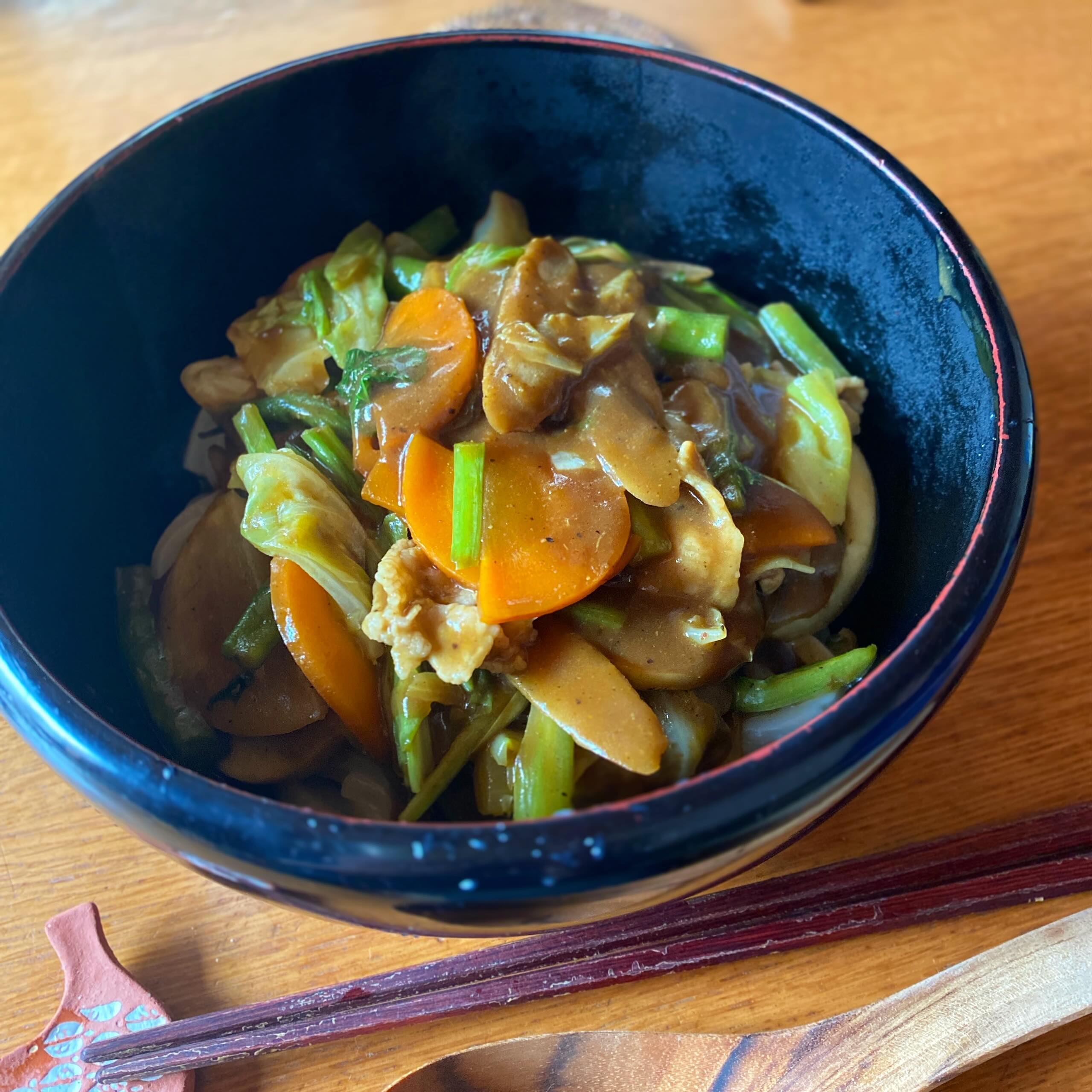 定期的に食べたくなる、香川・山田屋さんのカレーうどん。冷蔵庫の残り野菜を入れまくって食べるのだ。