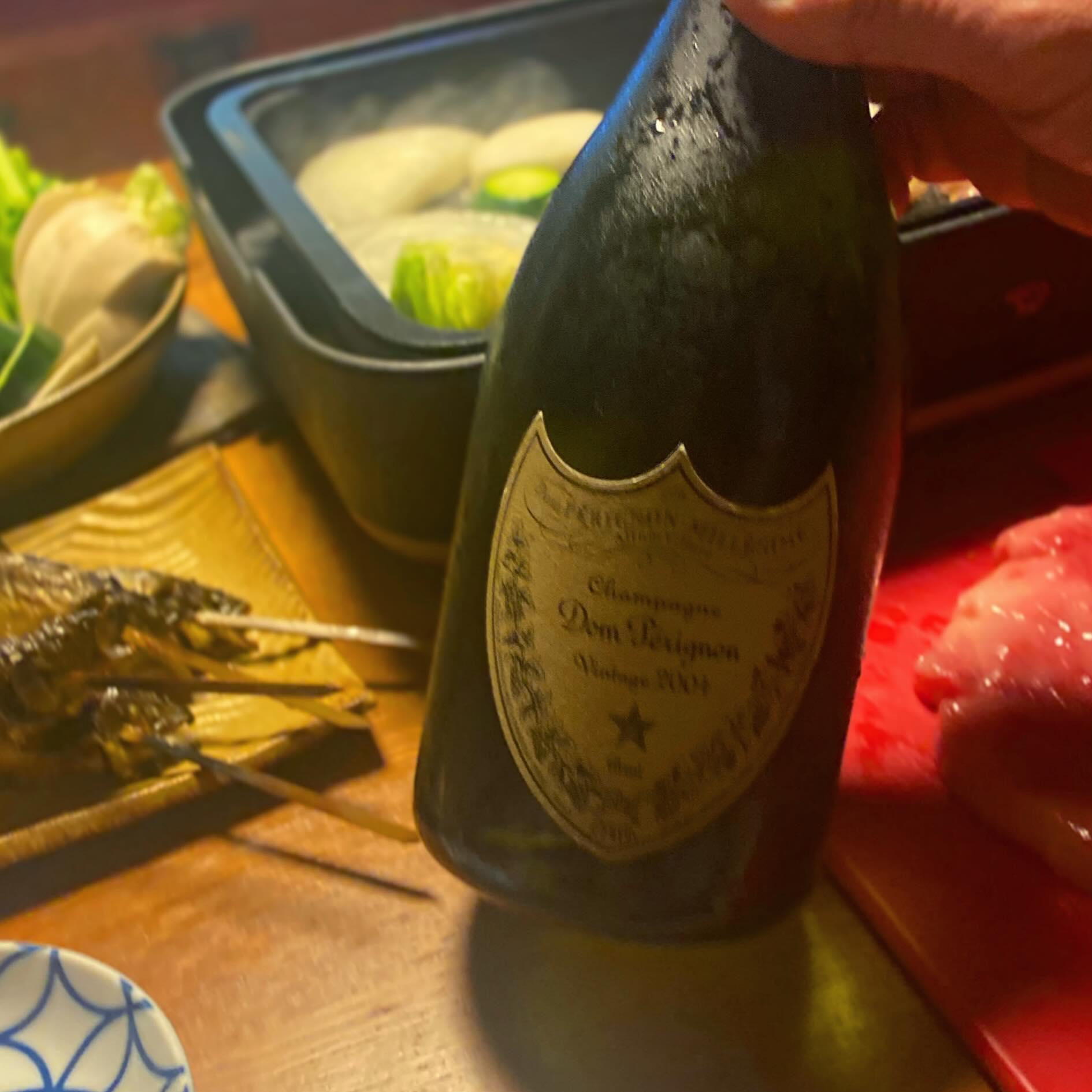 つ、つ、ついに空けるぞ、10周年の時友人が贈ってくれたドンペリニョン。いつ飲もうと迷ううちに10年も寝かせてしまった
そして、うーん、美味しい…。やっぱり高いワインとかシャンパンって、飲んでて嫌なとこが全然ないんだな。
元スタッフまっつんがお祝いにくれたサーロインと、グルメNo. 1なお客様がくれた鮎の塩焼きも。贅沢な20周年のお祝いナイト。
今週もがんばるぞー