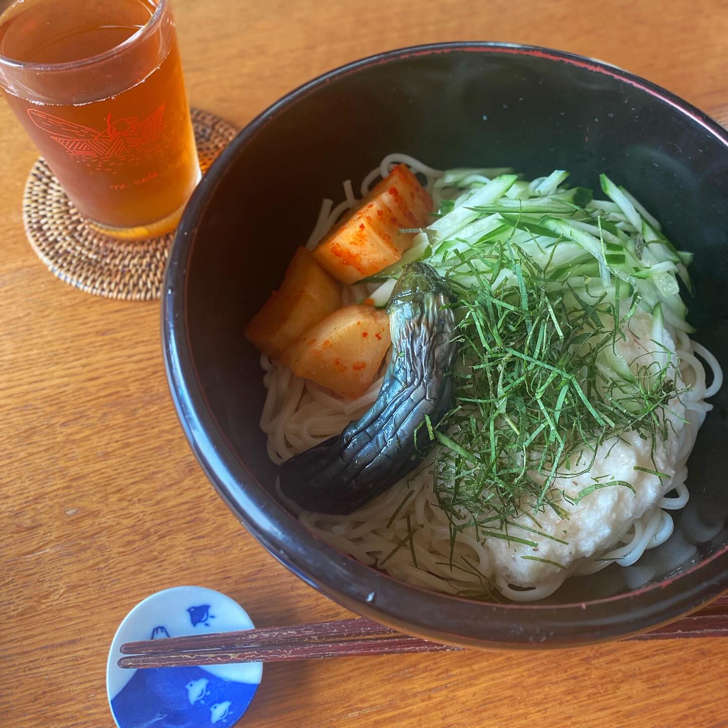 なんだか夏みたいになっちゃった昼ごはん。
三連休で皆様と同じ休日に定休日。
夜はちょいと外食の予定。