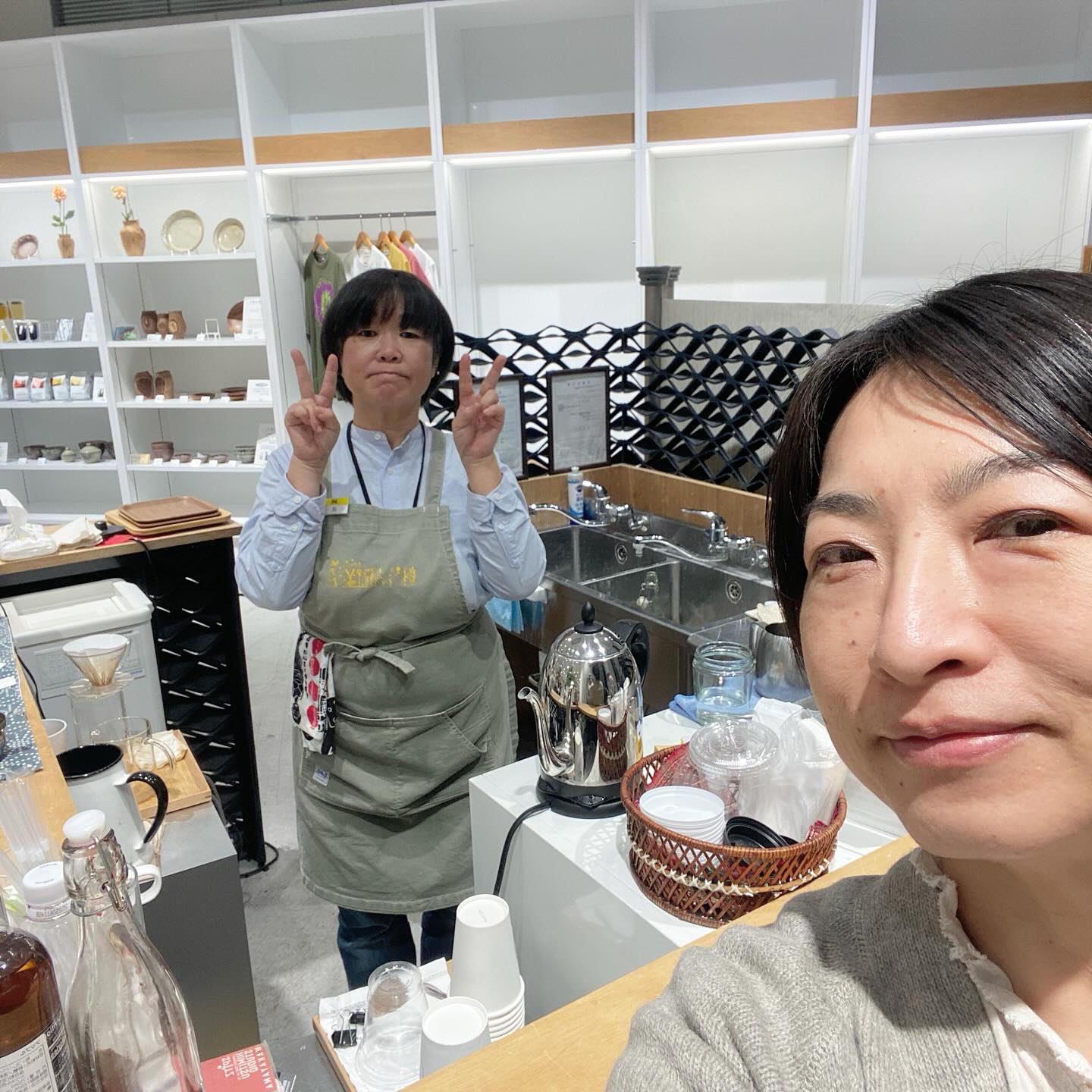 銀座のロフトへ、沖縄のひばり屋さっちゃんのコーヒーを飲みにきましたよー。
ついつい欲張って2杯飲んじゃう