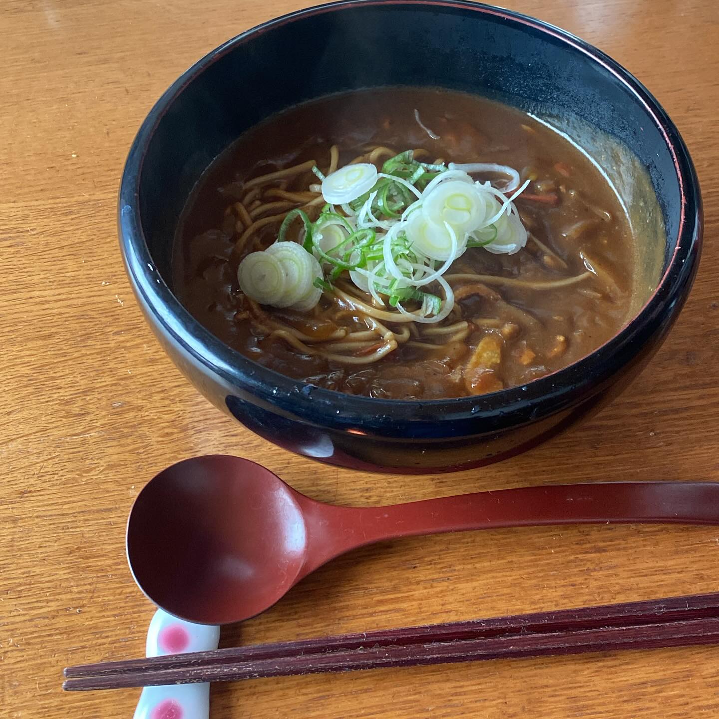 賞味期限の切れたお蕎麦はこれでおしまい…というわけでokayanがカレー南蛮蕎麦を作りましたが、ほぼカレー　笑