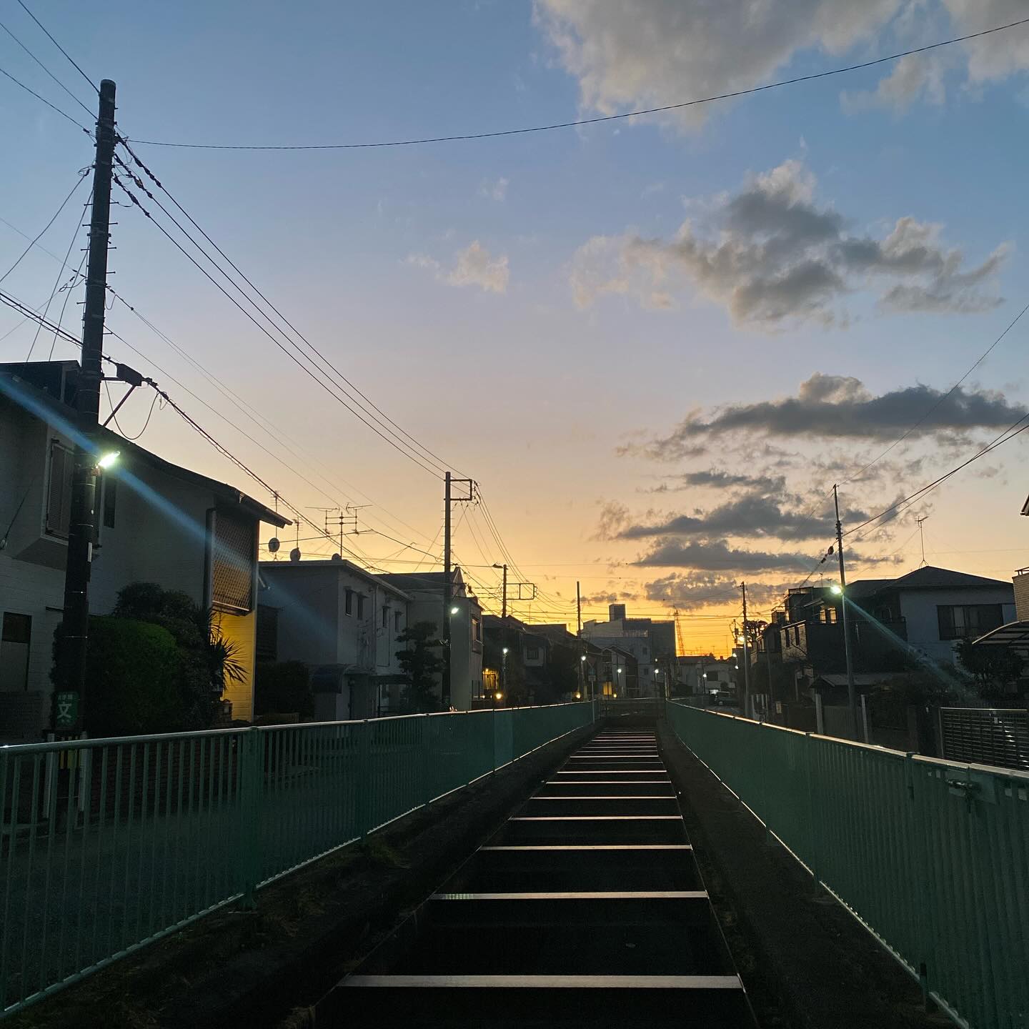 今日は美容院からの、休日出勤。
バレンタインが近いので、お菓子がよく出ます。
夕暮れに向かって帰るよ。
