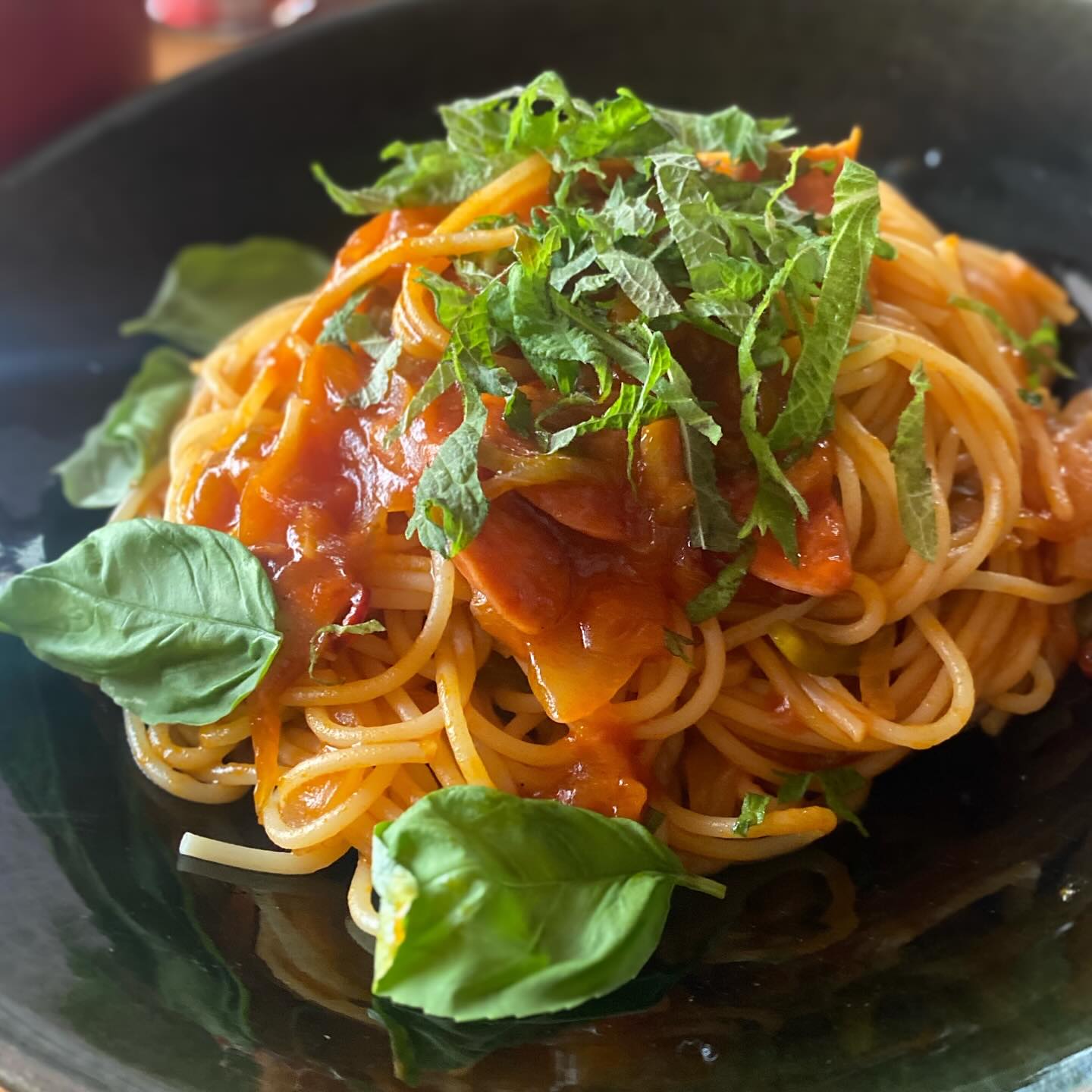 すっかり上手になった（もともとうまいけど）ツレアイokayanのトマトパスタ。
今日は午前中から歯医者でクリーニングしてもらい、よもぎBOOKSさんでちぎり絵展をみて、夕方からは開店当初からのおなじみのお客さんが、一緒に豪華ディナーしましょう！と誘ってくれたので、張り切って出かける予定。
先週もよく働いた！