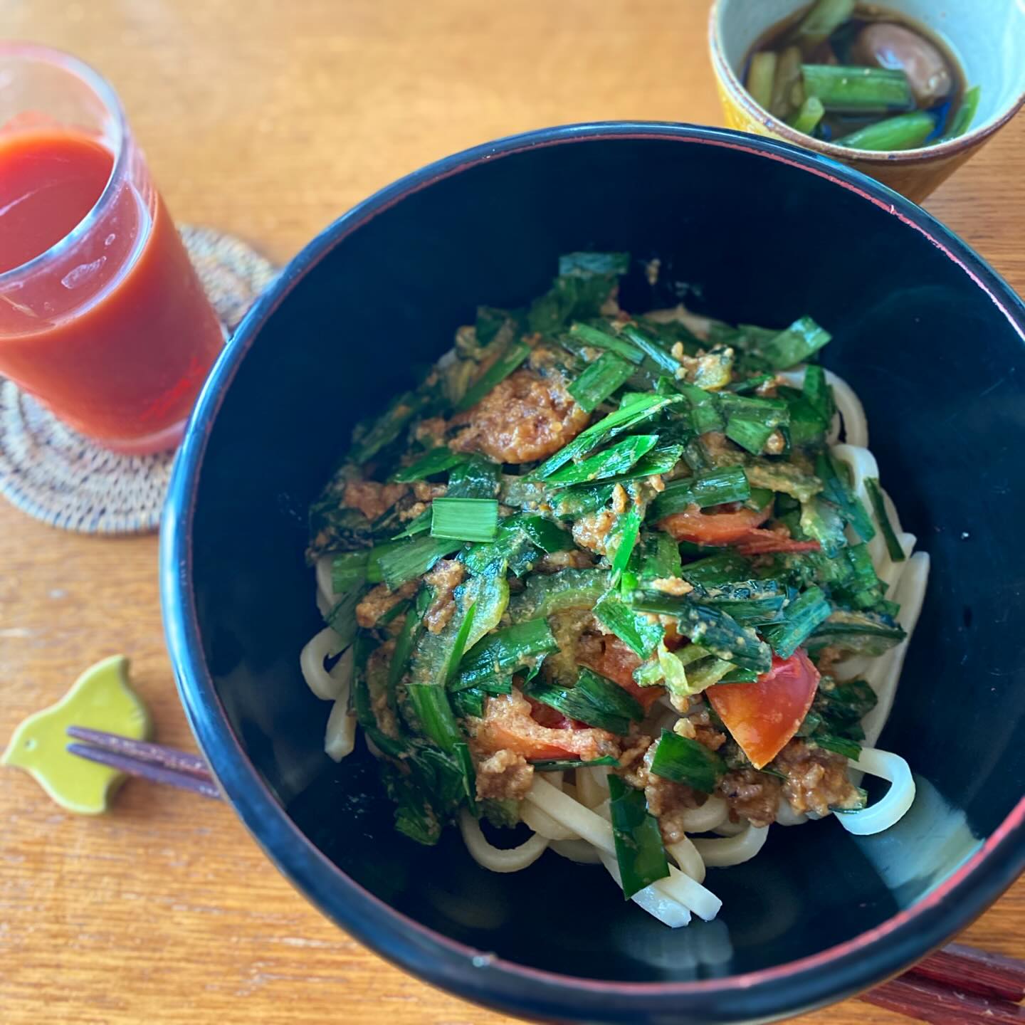 午前中から日赤に行って、親知らずの口腔外科手術の経過の診察。レントゲンを撮って、骨もできて順調！これでうちで見るところは終わったよ、とのことで無事に日赤通いは終了！ありがとうございましたー！
帰って来て、店で余った鶏レバーをレバニラ煮に。ニラがたくさん余ったので、冷蔵庫の野菜と適当に味噌炒めにしてぶっかけ肉味噌うどん。ガッツリ食べて元気に行くよ！