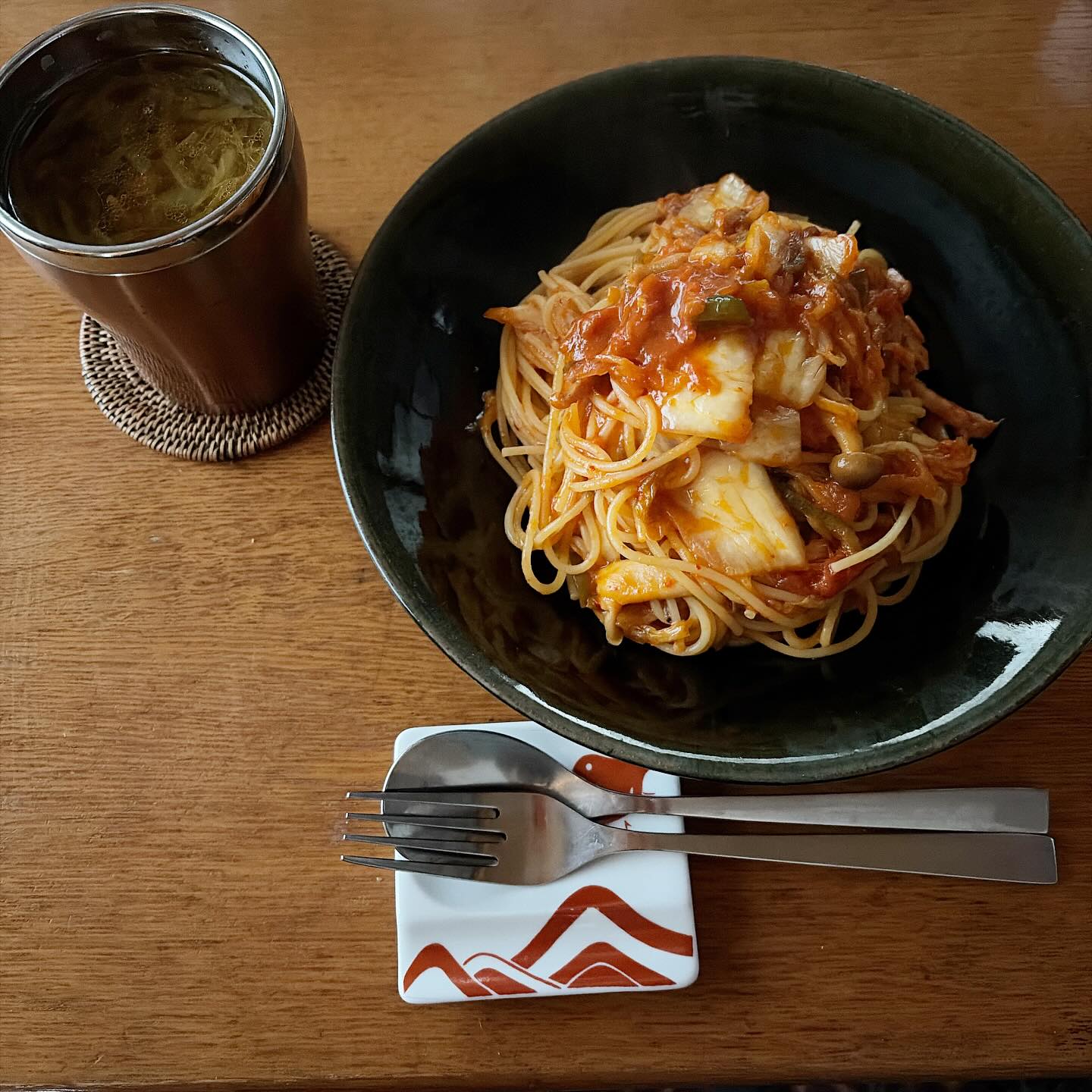 昨日から秋休み連休いただいております…！ 昨日は夕方から崎山蒼志くんのライブ…のはずが、まさかの本人の体調不良により中止お店で新たなアルバイトくんの面接だけして家に帰り、リトスタの残り物で晩酌…や、美味しいけどね。
本日は昼からカイロに行ってきた、そしてokayanパスタは、食べたことないけど人に聞いて、三鷹わざやのナポリタンキムチをイメージしたパスタ…確かにキムチとナポリタン合うなあ