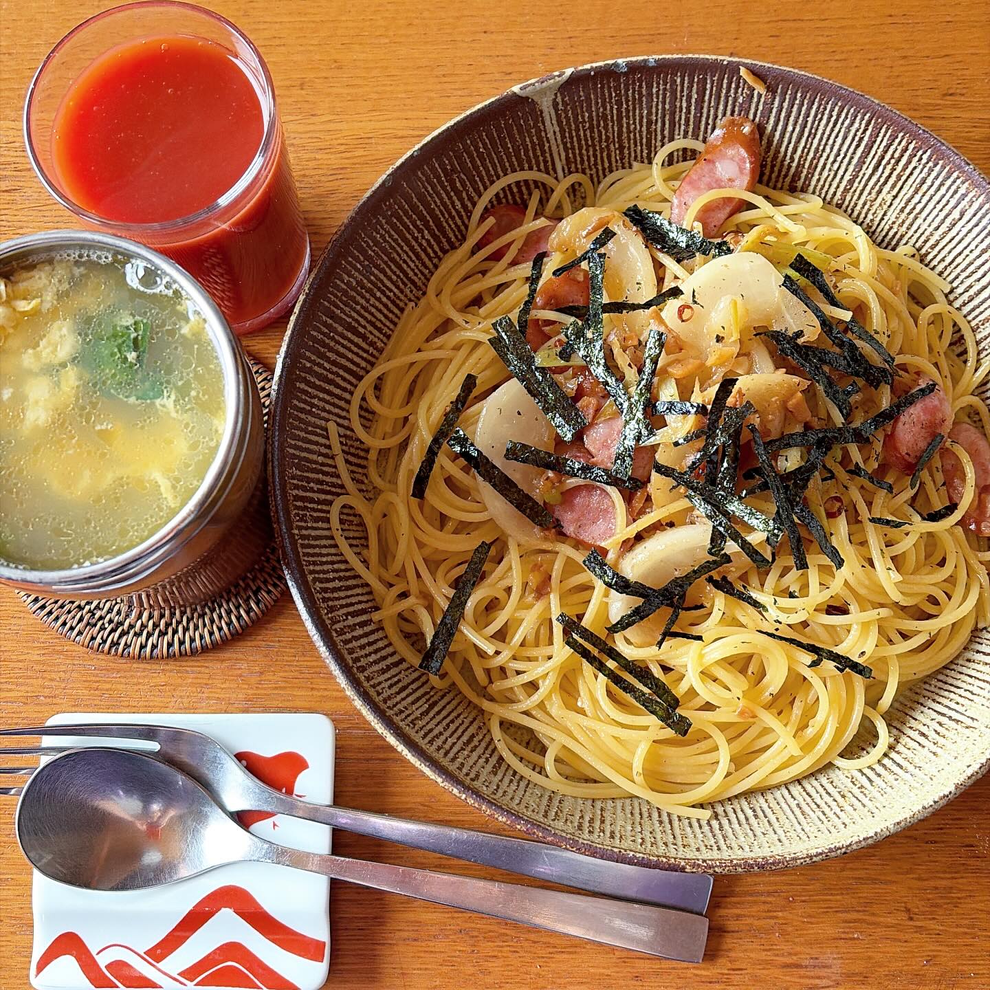 年越しちょこもりの怒涛を乗り越えて、年末年始休みに突入！良かった…と言いつつ夜には妹一家が里帰りしてくるので、掃除と料理の仕込みに勤しまねば。布団も干したし、okayanの和風スパゲティで昼ごはん食べてがんばるぞー！
どなたさまも、よい年越しを。