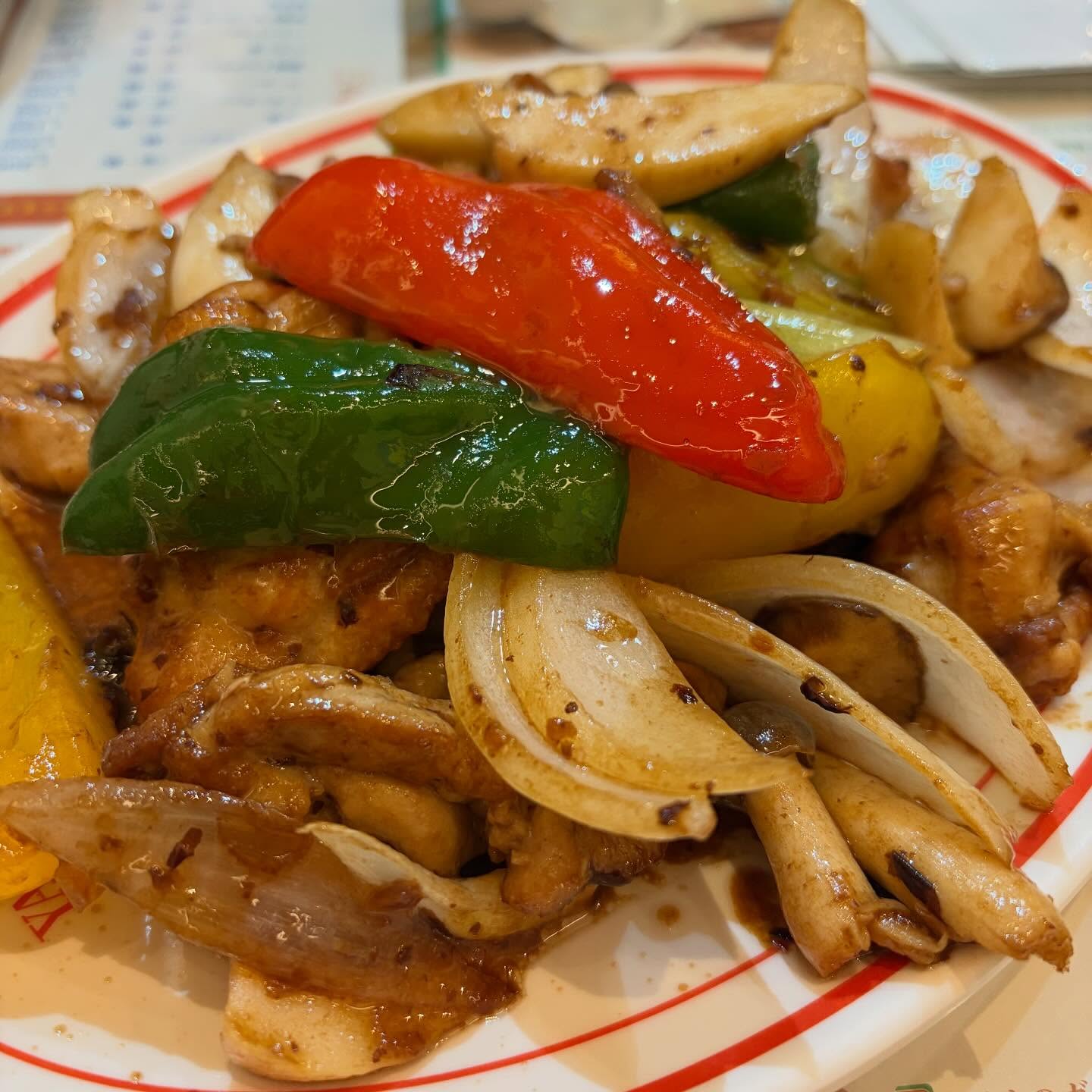 久々に三鷹二中の４人組で遊びました…昼は吉祥寺の香港式ファミレスで長話…吉ブラしてお腹を空かせてから夜は阿佐ヶ谷のピッキーヌでタイ料理…昔、阿佐ヶ谷に住んでいた頃通った好きなお店。女子会には全然向かない雰囲気だけど美味しいから良い。
たまにしか会わなくても、会えばすぐ弾丸トーク始まる、これぞ女子会　笑