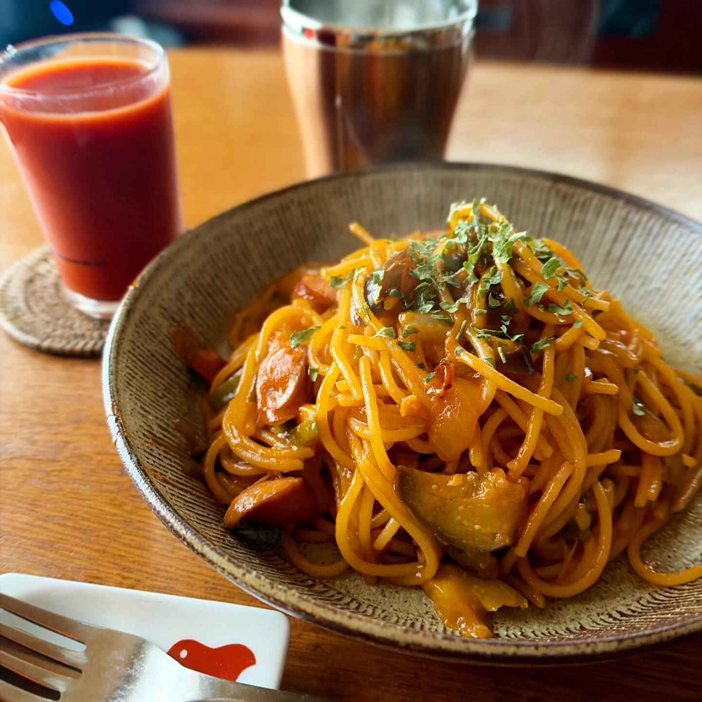 松山ケンイチくんの新しいドラマを観ていたら、ナポリタンを食べたくなった！と言ったらさっそくokayanが作ってくれた、お昼ごはん。
今日もお店に行ってお仕事だわー