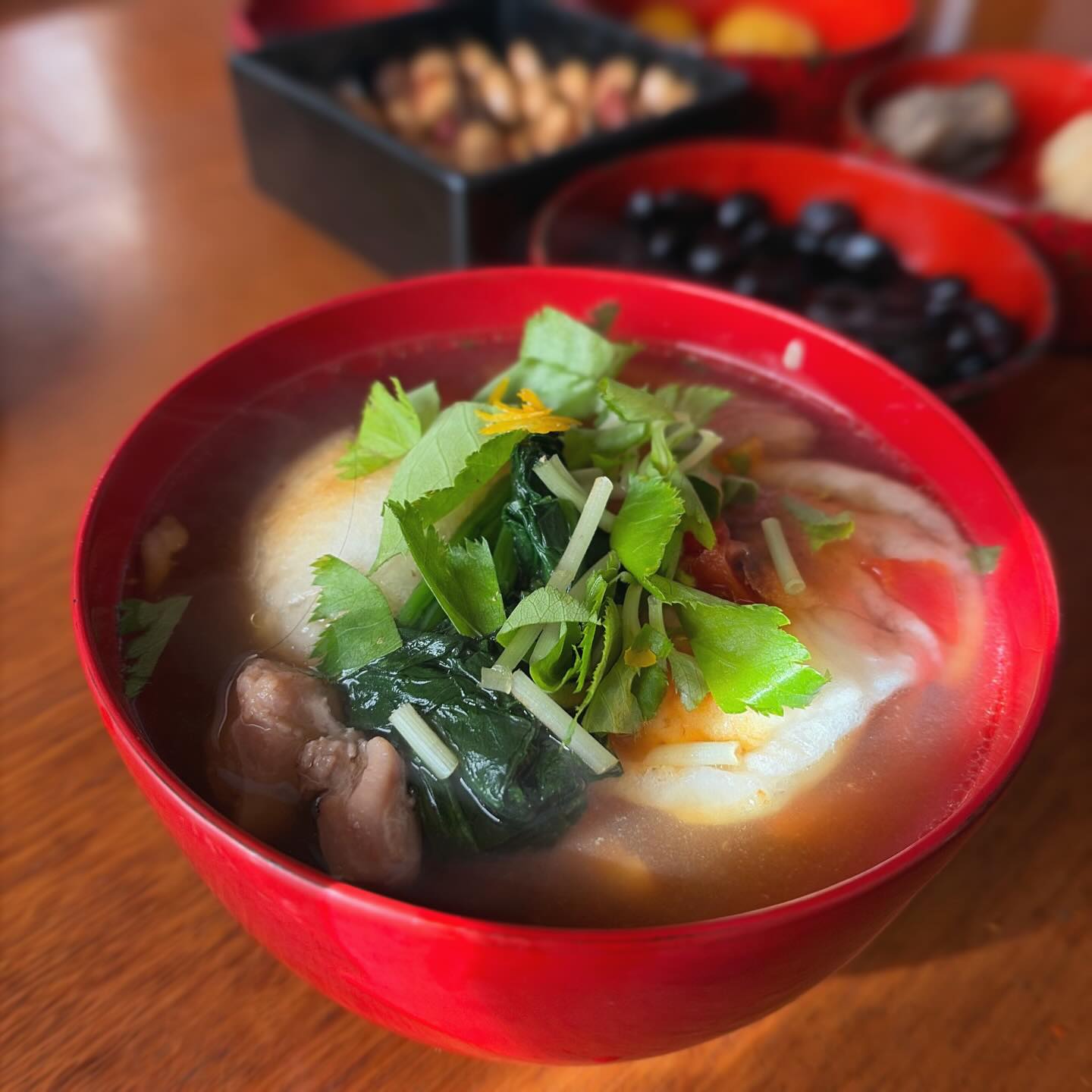 今日もお雑煮食べるぞー！
お母さんが送ってくれる、山口の丸餅美味しい。自分で炊いたあんこも少し持って帰ったから、後でお汁粉もできるぞ。
今日も少し歩いて運動不足防止しよう…