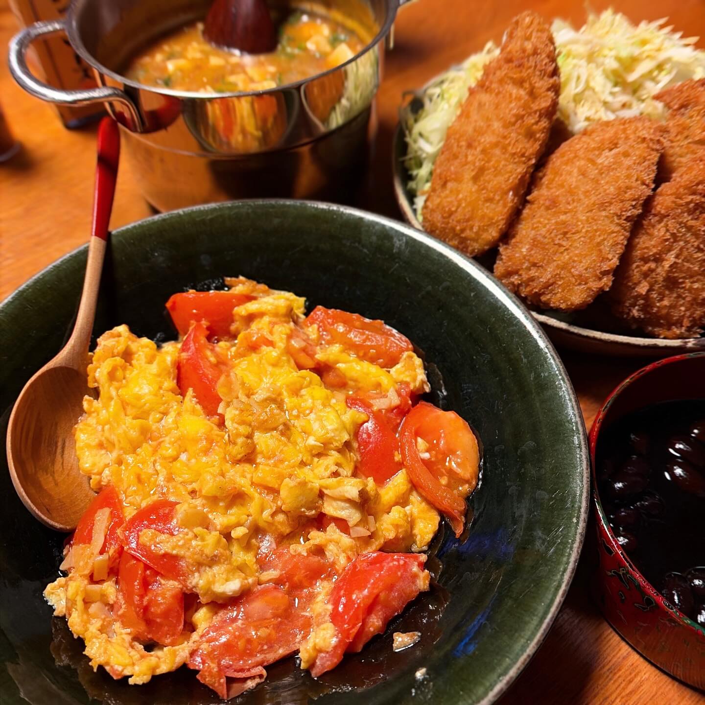 カキフライが食べたいなーと思って、牡蠣を買いに行ったけど無かったので、アジフライに変更。マルミヤの麻婆豆腐と、トマトと卵の炒め物で晩酌。