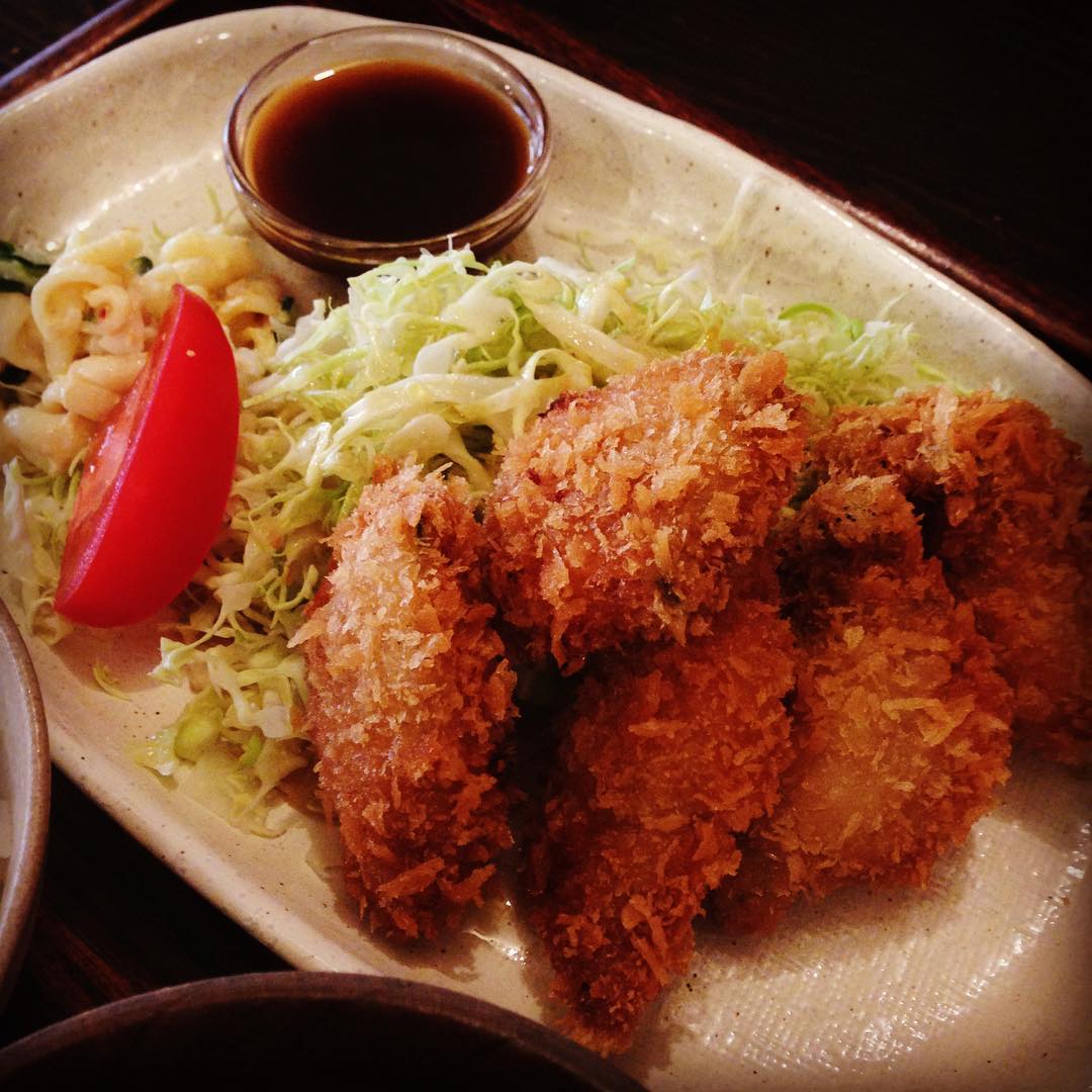 今日のまかないは、かぼちゃときのこの豚肉巻きフライです。豚肉好きとしてはたまらないメニュー！私はついつい早食いになってしまうので、意識的にゆっくり味わっていただきました。かぼちゃがほくほくして本当に美味しかった…しみじみ…
ゆっくり食べる、続けていきたいと思います。笑（な）