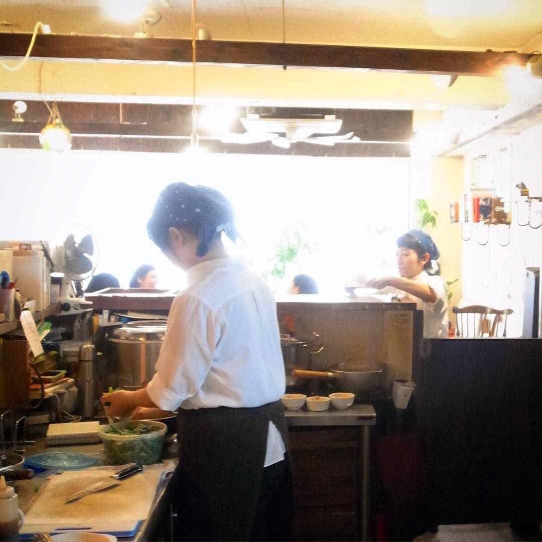 あぁ、いいお天気ですねと弥生三月最後の週末、ティタイムもちょこちょこお客さんで、お休みの日の午後ですなぁ（笑）（お）