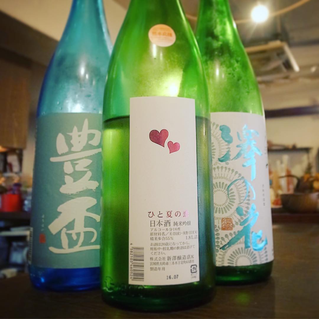 さてとなかなかお知らせ出来ずにおりましたが、えぇ、日本酒はすっかり夏酒お出ししておりますよ！いや「ひと夏の恋」…淡い思い出がよみがえるかもよ！ぜひ！（笑）（お）