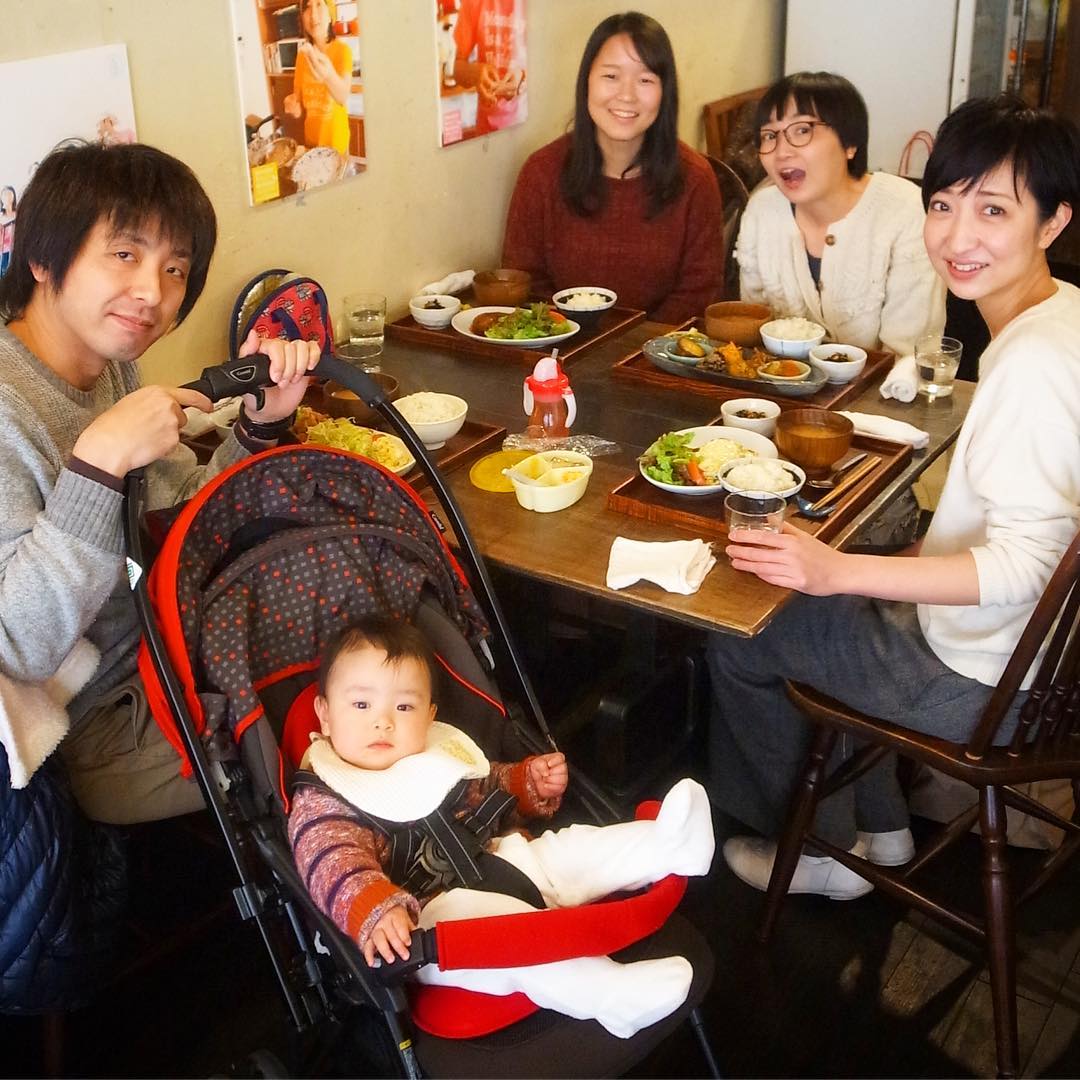 今日のランチは元スタッフのはまちゃんご家族とにゃんさんが待ち合わせでご来店…と、ちょうどそのタイミングでキメちゃんもしも来てさと（笑）、みんなで一緒に新春初リトスタランチ！いや、うれしいね！ありがとね！（お）