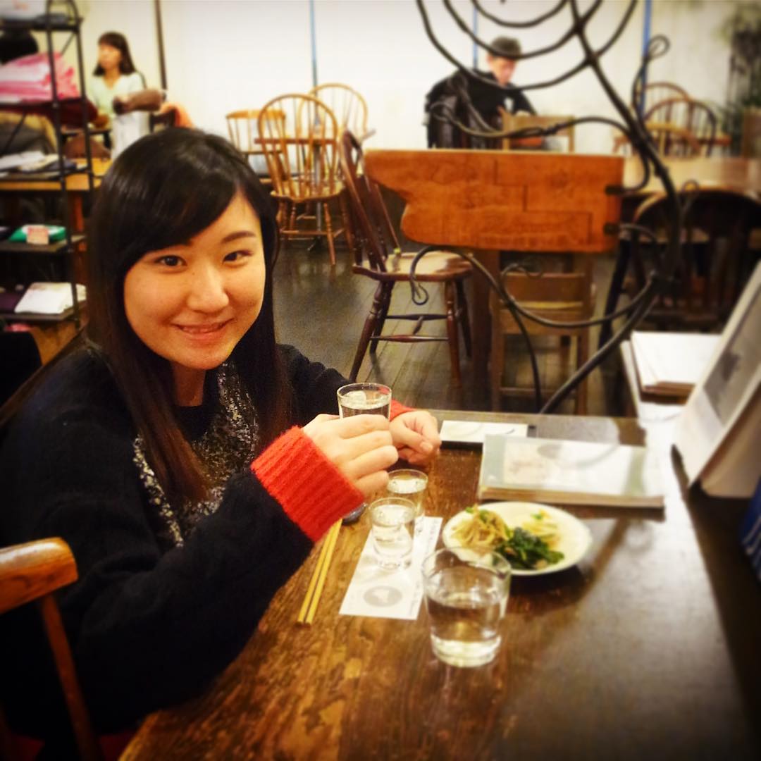 あー、1月最後の土曜の夜…なにげに結構ヒマだったのよと（苦笑）、なので少し早上がりの大学生スタッフは年末に二十歳になったばかりのやぎちゃんに店長ミヤザキ日本酒指南！イケる口です！楽しみですな！（笑）（お）