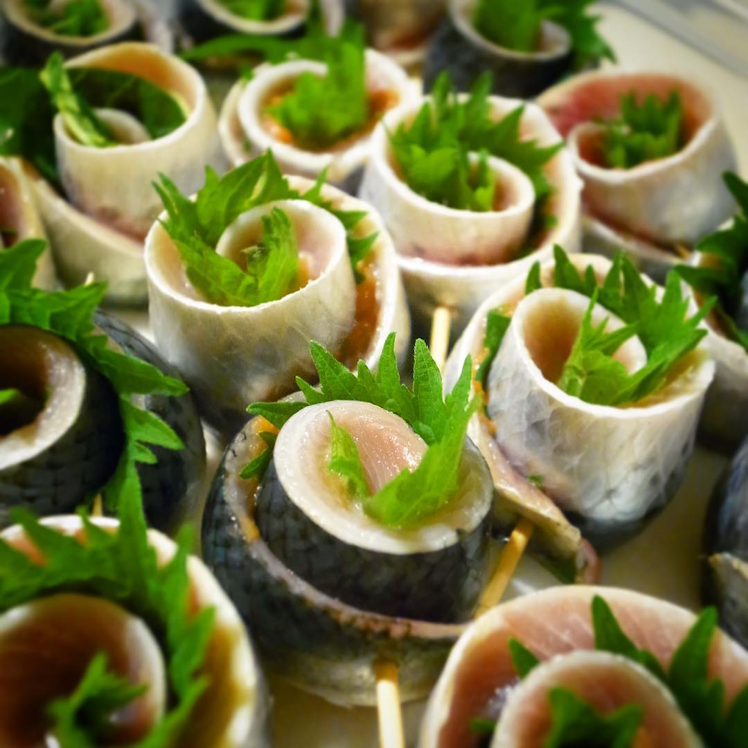 さてと今週もよろしくお願いしますね！と火曜日は久しぶりに登場の「いわしの梅しそ巻き揚げ」がおススメ！ワタクシが朝買いに行ったんですよ！（それだけですけど、えぇ…笑）（お）