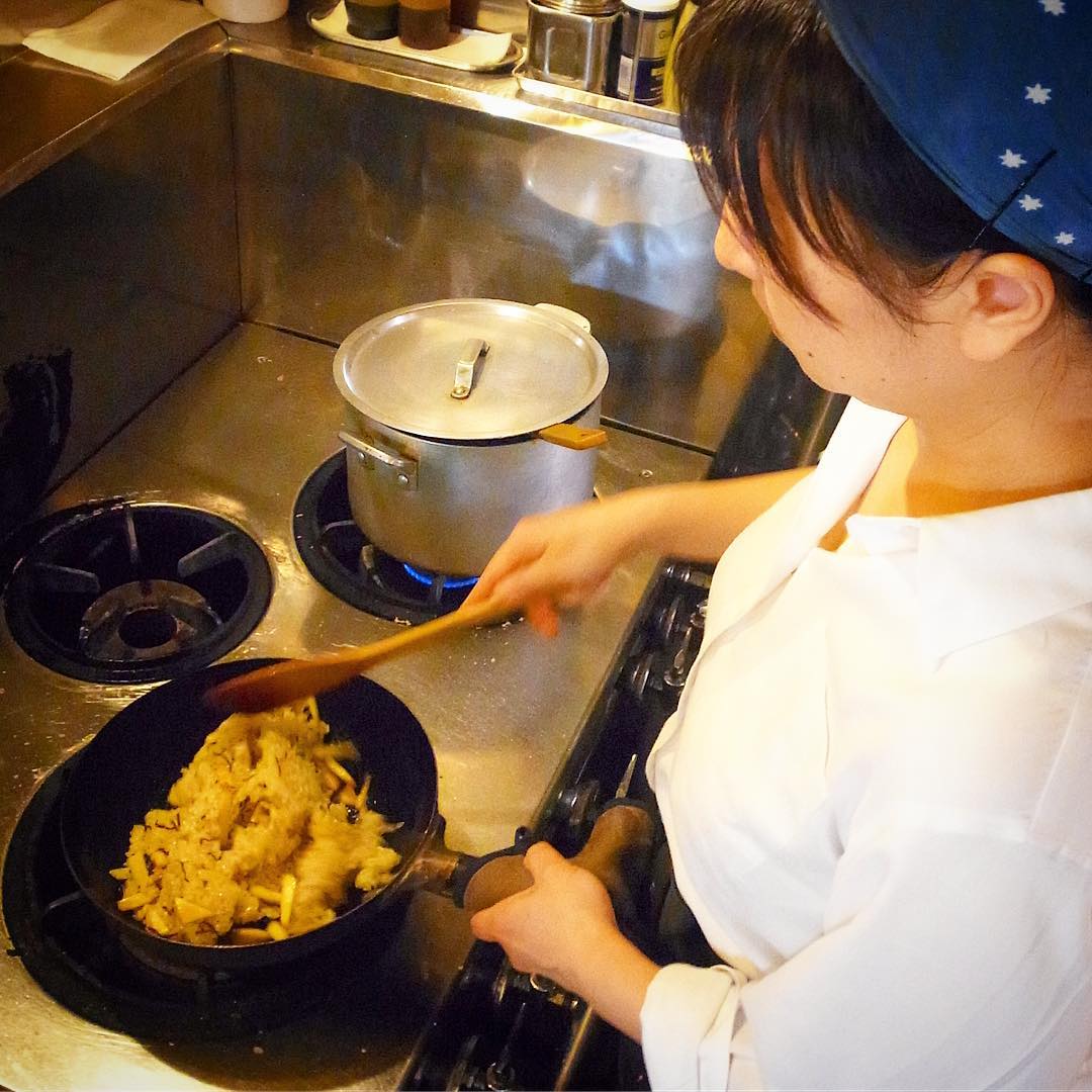 東京三鷹は今年初の夏日は日曜日の夜！店長ミヤザキ、たけのこチャーハン絶賛煽り中！今夜も遠慮なくじゃんじゃん炒めますよ！（お）