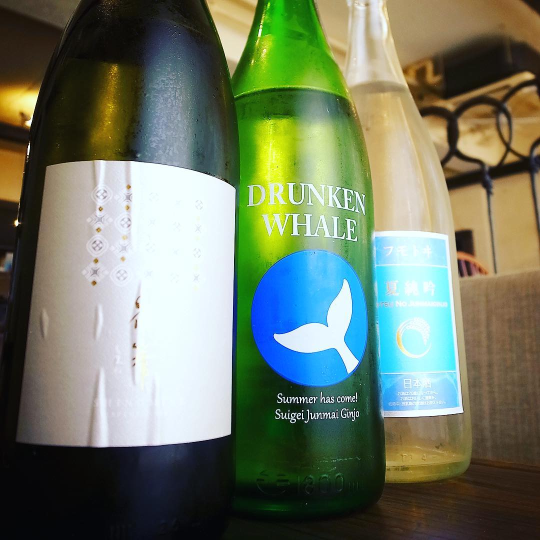 さわやか初夏日和！と東京は三鷹…当店日本酒もぼちぼち夏酒の季節ですよ！と今回は酔鯨、篠峯、フモトヰとラインナップに入りました！夜は冷酒はいかが！（お席に余裕ございます…笑）（お）