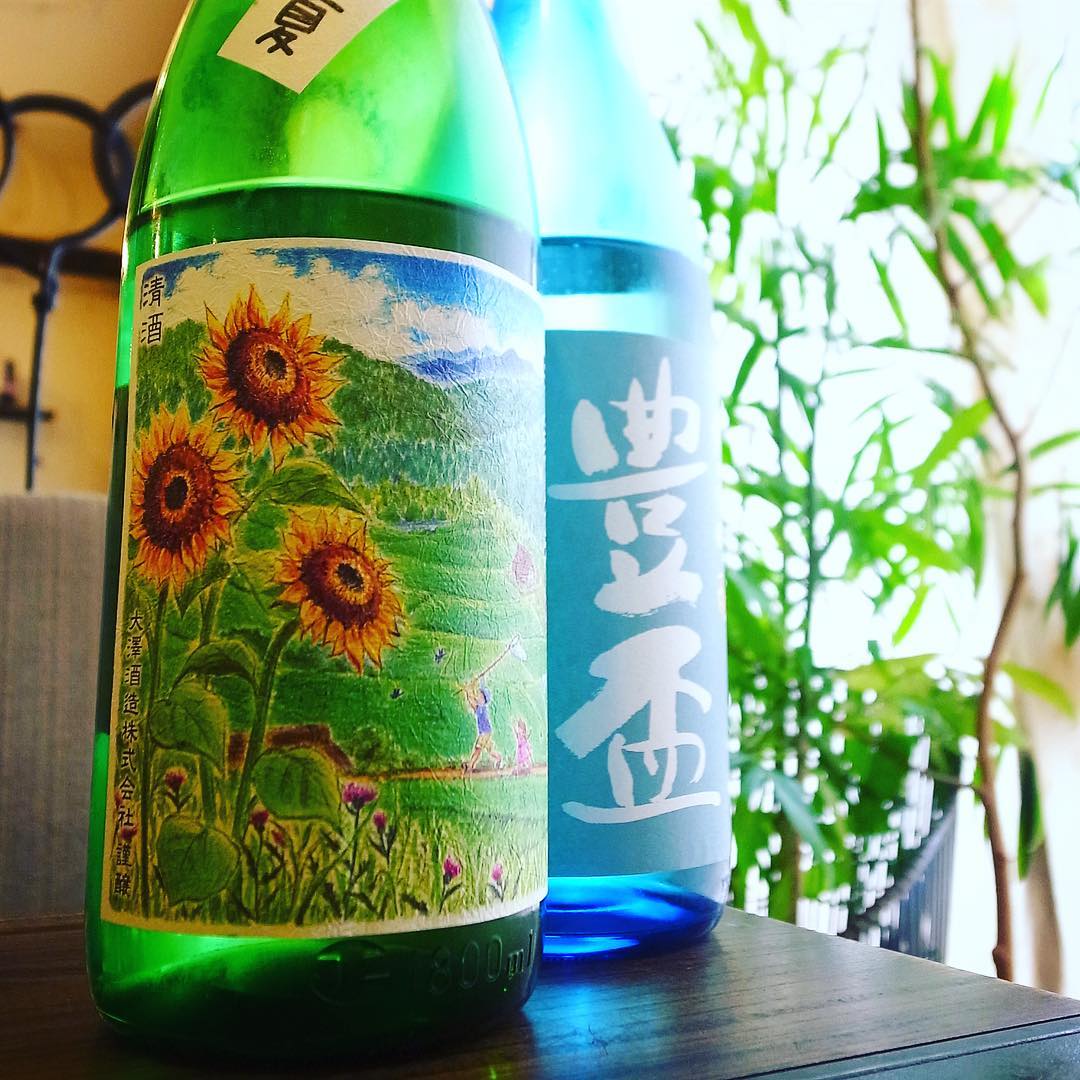 夏空は真夏日の土曜日ですなと、当店日本酒も夏酒入ってます！豊杯は「夏ブルーラベル」に明鏡止水は「日本の夏」…するする呑める冷酒ですよと、いや、いいものですな！ぜひ！（お）