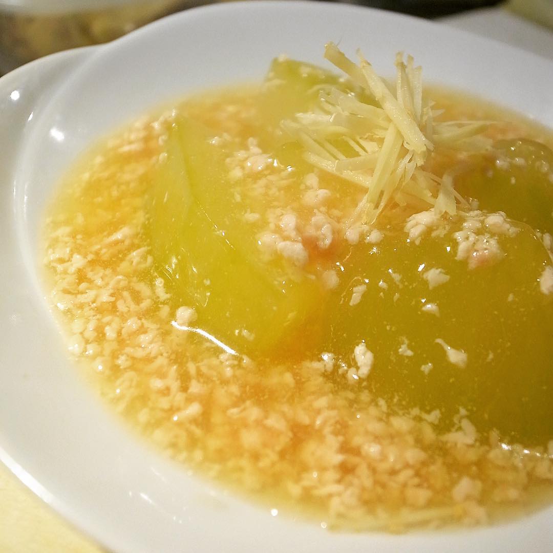 さらに昨夜は今季初登場は夏の煮物！「冬瓜のあっさりそぼろ煮」！みずみずしい冬瓜はやさしいお味のゆる〜いそぼろ餡をとろりとかけていただきます！（お）