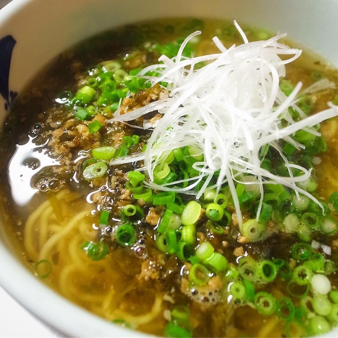 さてと本日の目玉！7年ぶりの登場は「高菜そぼろのあっさりラーメン」！限定6食は…すでに一食出て、5食となっておりますよ！わー！たべたいよぅ！（絶対無理…苦笑）（お）