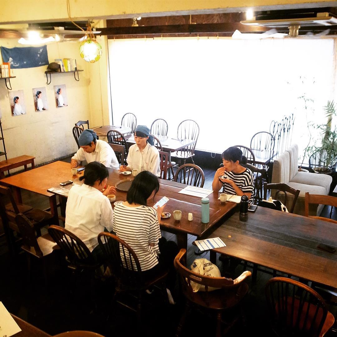 さてさて金曜日…今夜はこんな感じでうち的にはちょっと大きめのご予約も入ったりしておりまして、ご案内出来るお席が少なめですよ…よかったらお電話（0422-45-3331）でご予約どうぞ〜！（お）