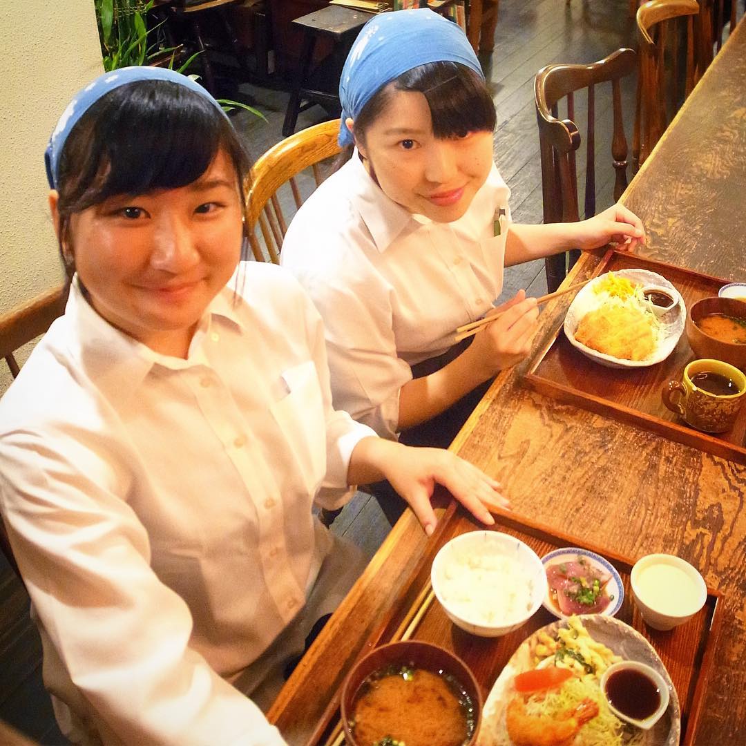 さてと海の日の三連休ですなと…いや、これは昨夜は花金の夜、ホールスタッフはやぎちゃんと新パダワン、なかよく賄いうれしいね！（笑）（お）