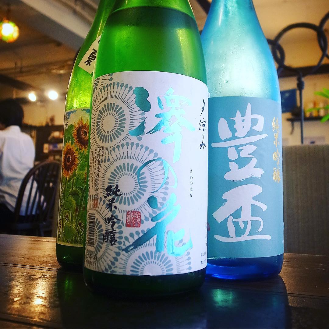 さてといいお天気でもありましたなと夏酒は澤の花もラインナップに加わってますよ！あー、涼やかなラベルが実にすてきです！（お）