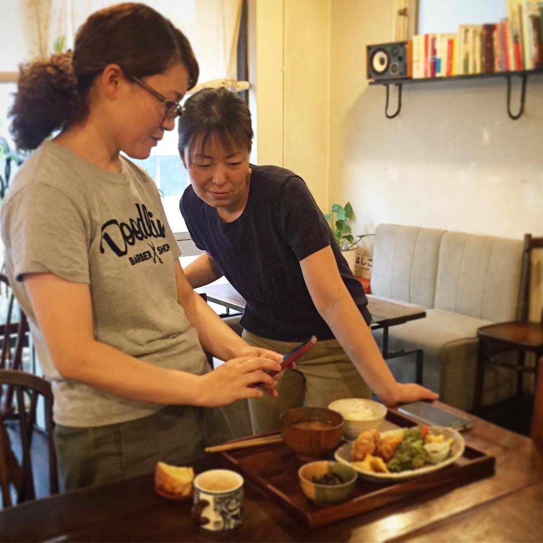 帰って来た！ベテランウメさんの賄い写真撮影術！いのっちに伝授中！（笑）（お）