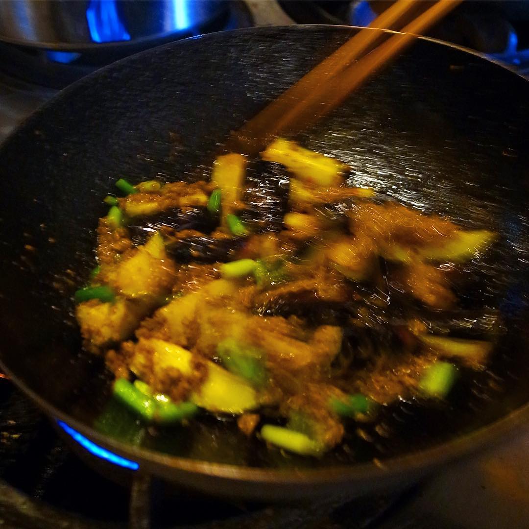 じゃじゃっと新作！麻婆茄子〜！ビール持って来て〜！（笑）（お）