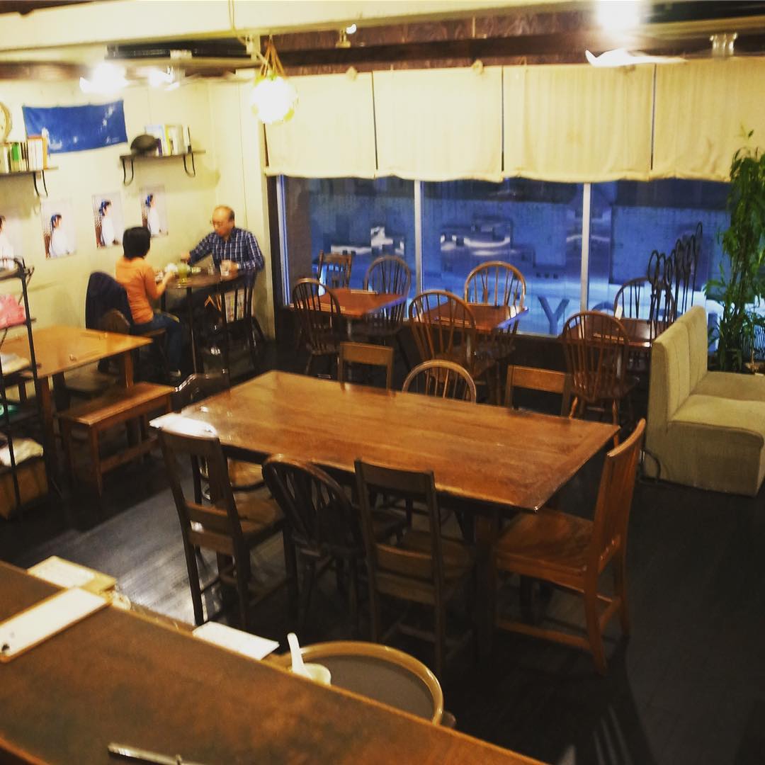 あー、文字通りのんびりはじまっておりますよと（笑）…ご覧の通りお席は潤沢、ご予約はお電話（0422-45-3331）までぜひ！（苦笑）（お）