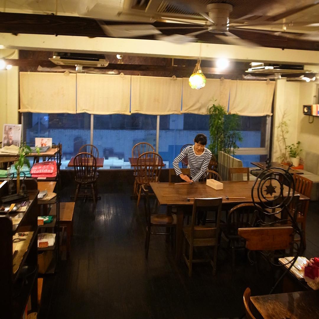 さてとお席も潤沢土曜の夜！（苦笑）みなさんのご来店お待ちしております！ご予約お電話は0422-45-3331です。お気軽にどうぞ！（お）