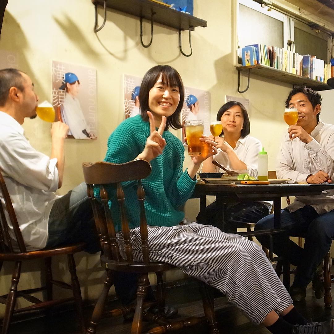 あー、週末営業を終えて深夜の乾杯はやっぱりうれしいものですなと（笑）あれこれ残りものつまみつつ、ベテランメンバーと語るのも楽しい夕べ…ってなわけで、月曜定休日いただいております、ハイ、また明日（お）