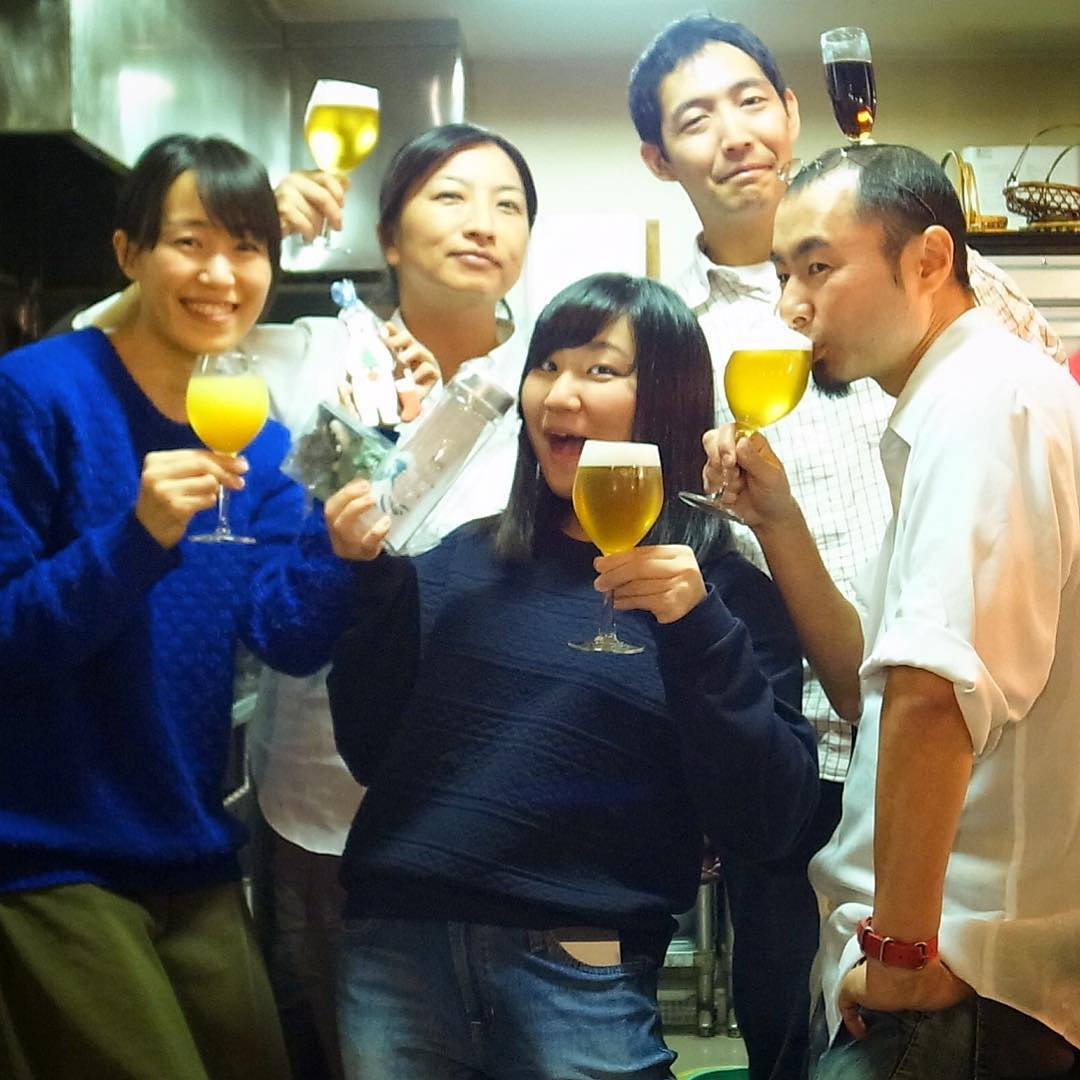 あー、昨夜深夜は日付け変わって祝！本日21歳のお誕生日は大学生スタッフのやぎちゃん！去年の20の誕生日に続いてうちで二度目のお誕生日ですなと、いや、これからもますます成長していいホール係、すてきな女の子になって下さいね！楽しみにしていますよ！（お）