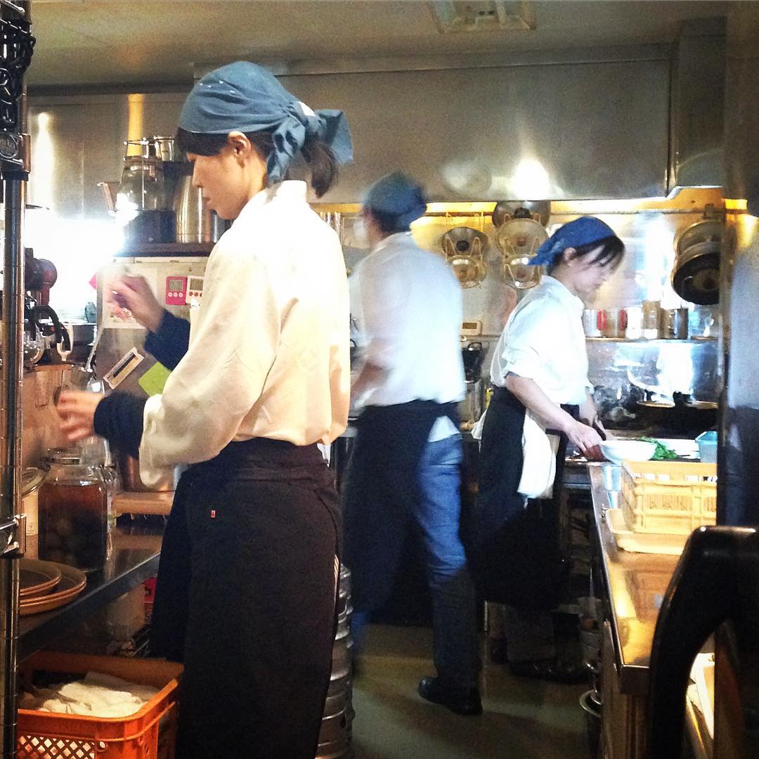 さてといよいよ当店今年最後は夜営業スタート！ちょこちょこご予約もありつつ、ぼちぼちはじまってます！よろしければご予約（0422-45-3331）にご来店もぜひぜひ！（お）