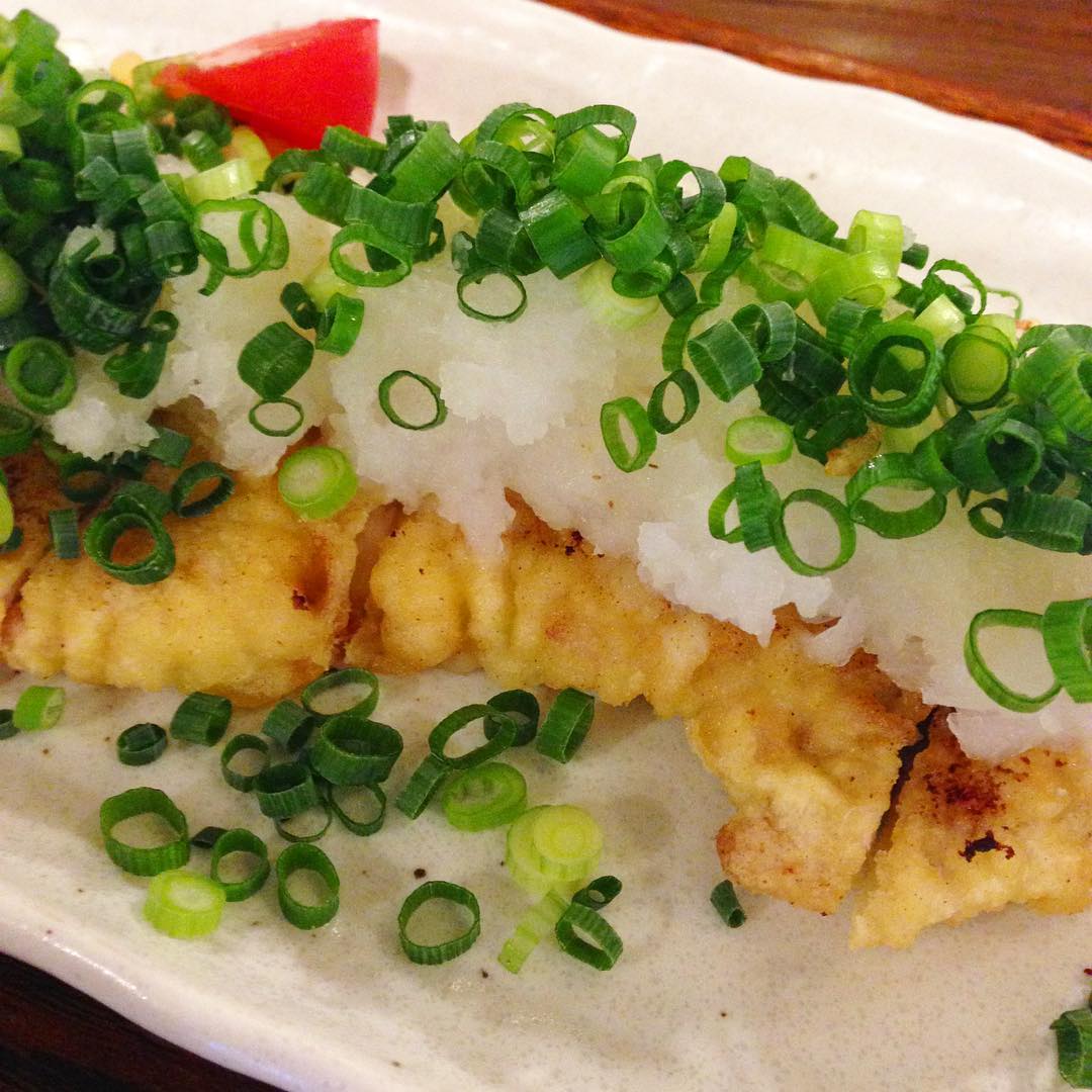 今日のまかないは「ねぎとん定食」です。
家でもたまに挑戦するねぎとん。天ぷらの衣つけが難しくて…なかなかお店のねぎとんのようにはできません。（い）