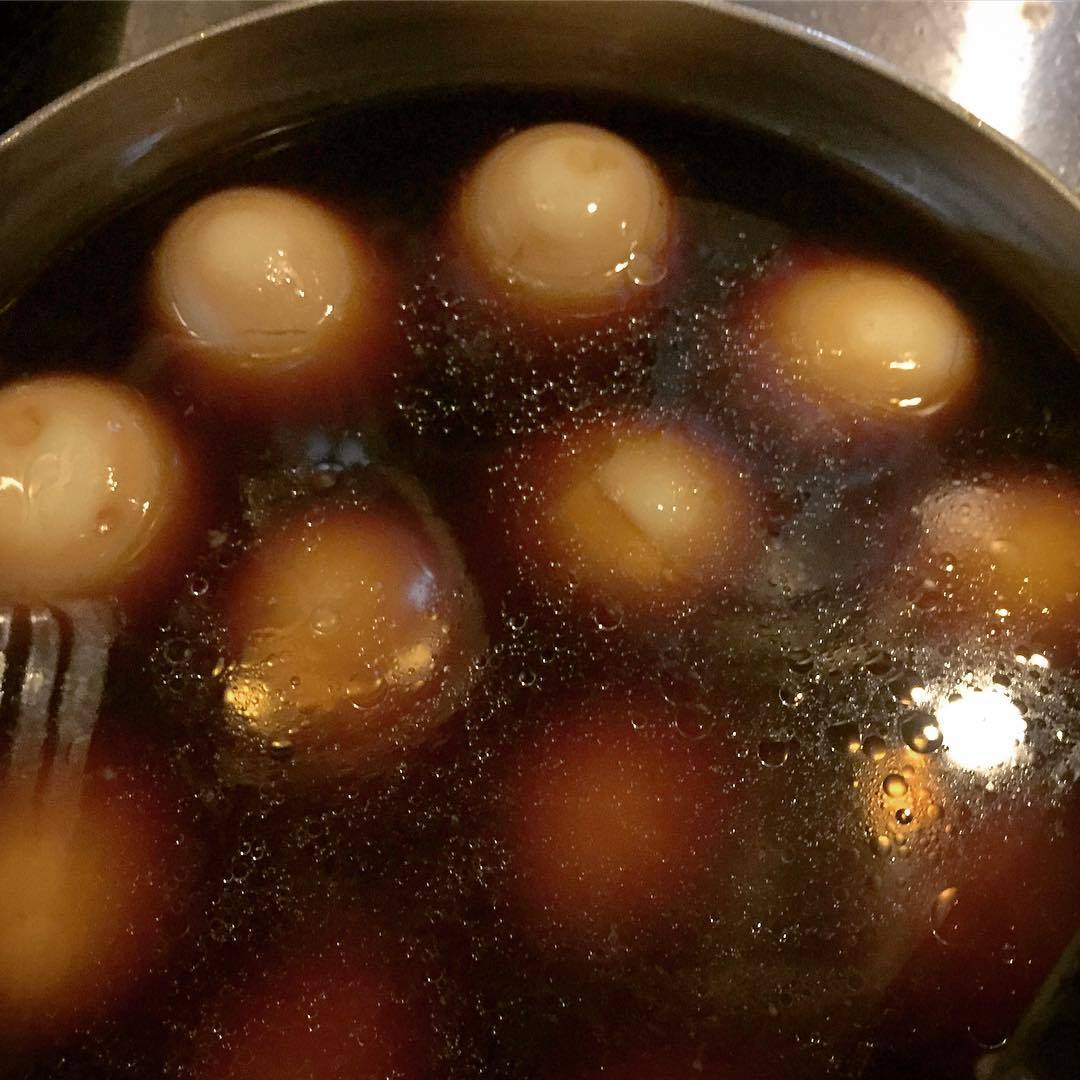 さらに煮玉子！実は今夜初登場は新メニュー！「ベトナム風角煮ラーメン」！いや、こりゃいいね！たべたいね！（笑）（お）