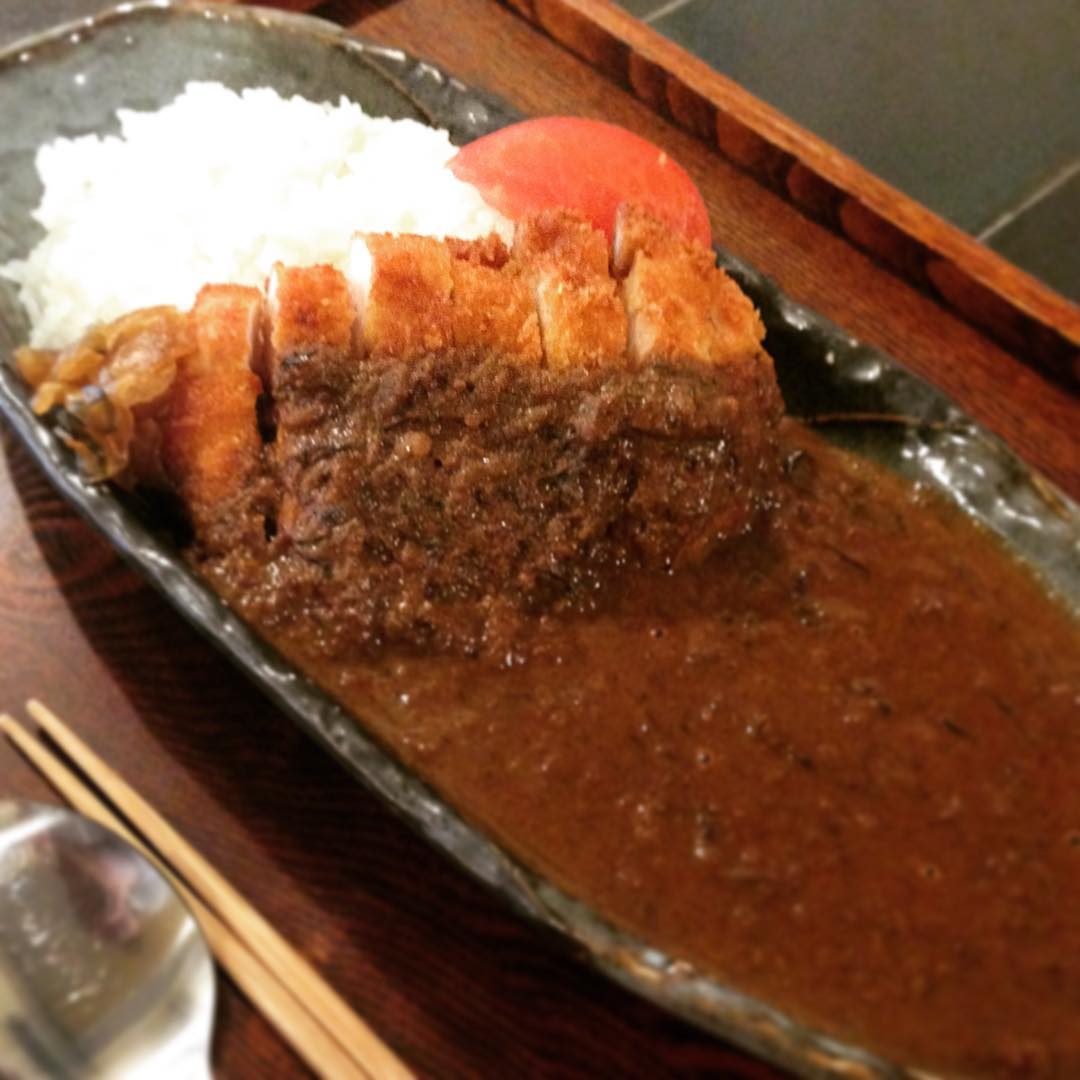 はじまってます期間限定の「チキンカツカレー」。チキンカツだからさっぱり食べられますよ。受験生の皆さんはもちろん、そうでない方もぜひ。(うめ）