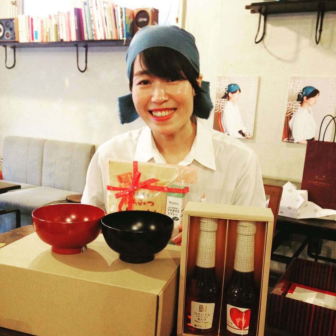 先日、誕生日を迎えまして、店長&おかやん、スタッフのみんなにお祝いしていただきました！照れています！リトスタで迎える通算10回目のお誕生日かな・・・いやぁ、歳はみんなとりますが、リトスタのみんなと今日まで共に時間を過ごしてきたこと、とても嬉しく思っています。ありがとうございます！（ぬ）