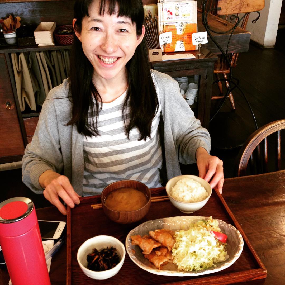 ランチはお久しぶりですのメニュー！「豚肉の香味焼き」でした。私の食べたい願望が強かったようでまかないまでまわってきました。すりおろした香味野菜がいいんですね、味がしっかりしてるけど柔らかいです。今度会う日までまた楽しみに。(うめ）