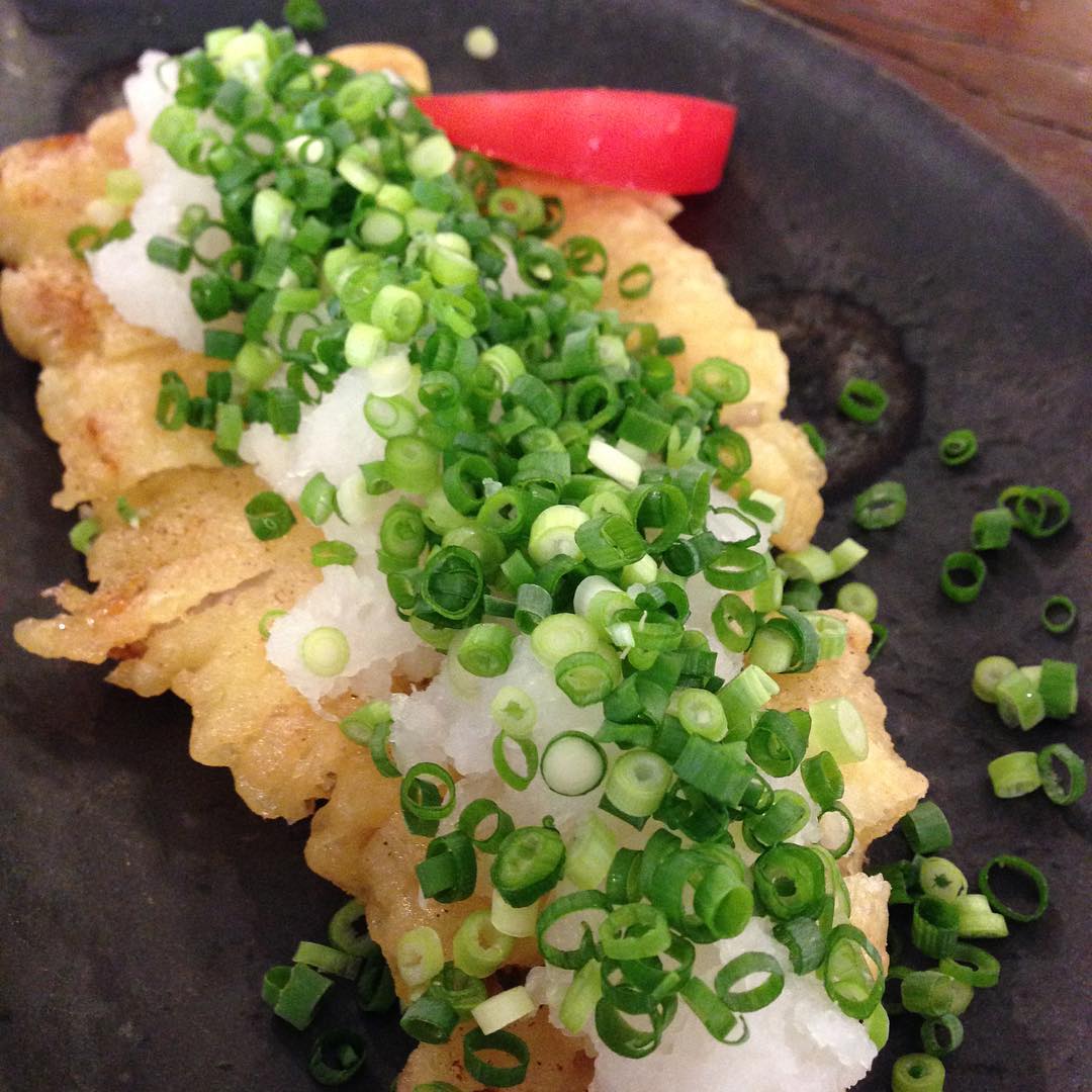 今日のまかないは「ねぎとん定食」です。
好きなメニューNo.2です。出勤して着替えてすぐ今日の日替りをチェックします。今日はねぎとんだったので小さくガッツポーズしました。（い）