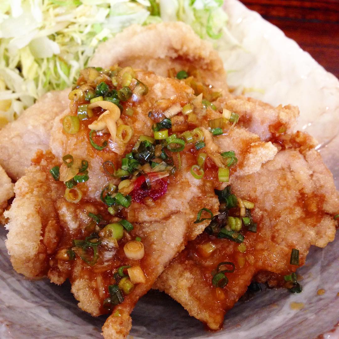 今日のまかないは「豚のから揚げ 中華香味ダレ定食」です。
今日はいい天気になりましたね。明日から30度超えと天気予報で言ってました。バテないように気をつけましょう！（い）