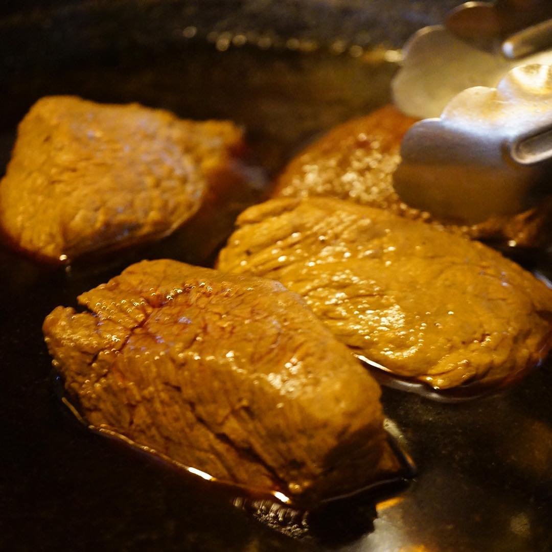 さーてさてさて！秋分の日の三連休初日の土曜日はランチに出ますよ！お肉が出るよ！（お）