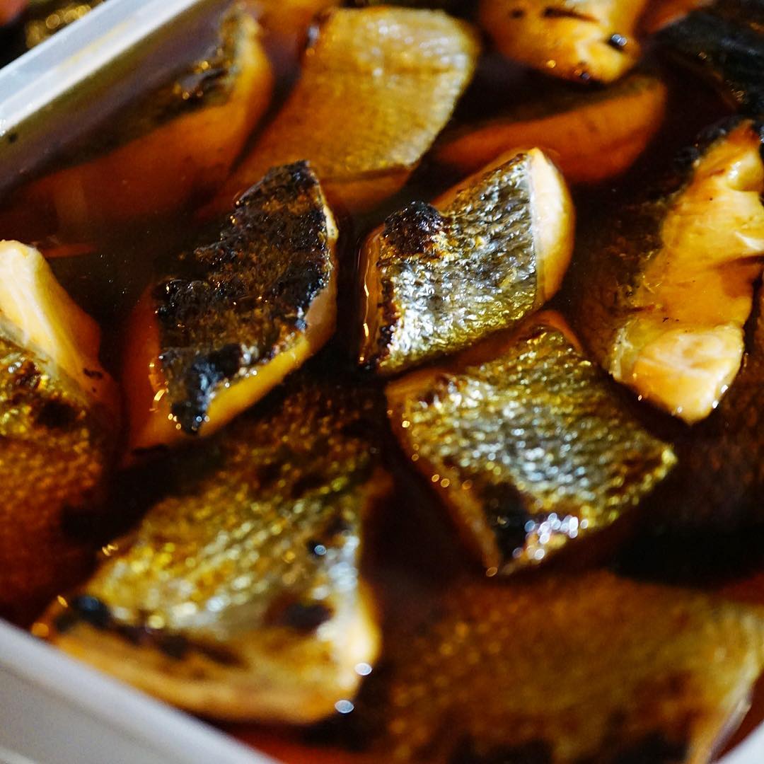 そしてやさしいお味のだし汁にひたひたひたしておりますよ！「鮭とかぼちゃ、きのこの焼きびたし」今夜メニューイン！はお見逃しなく！（お）